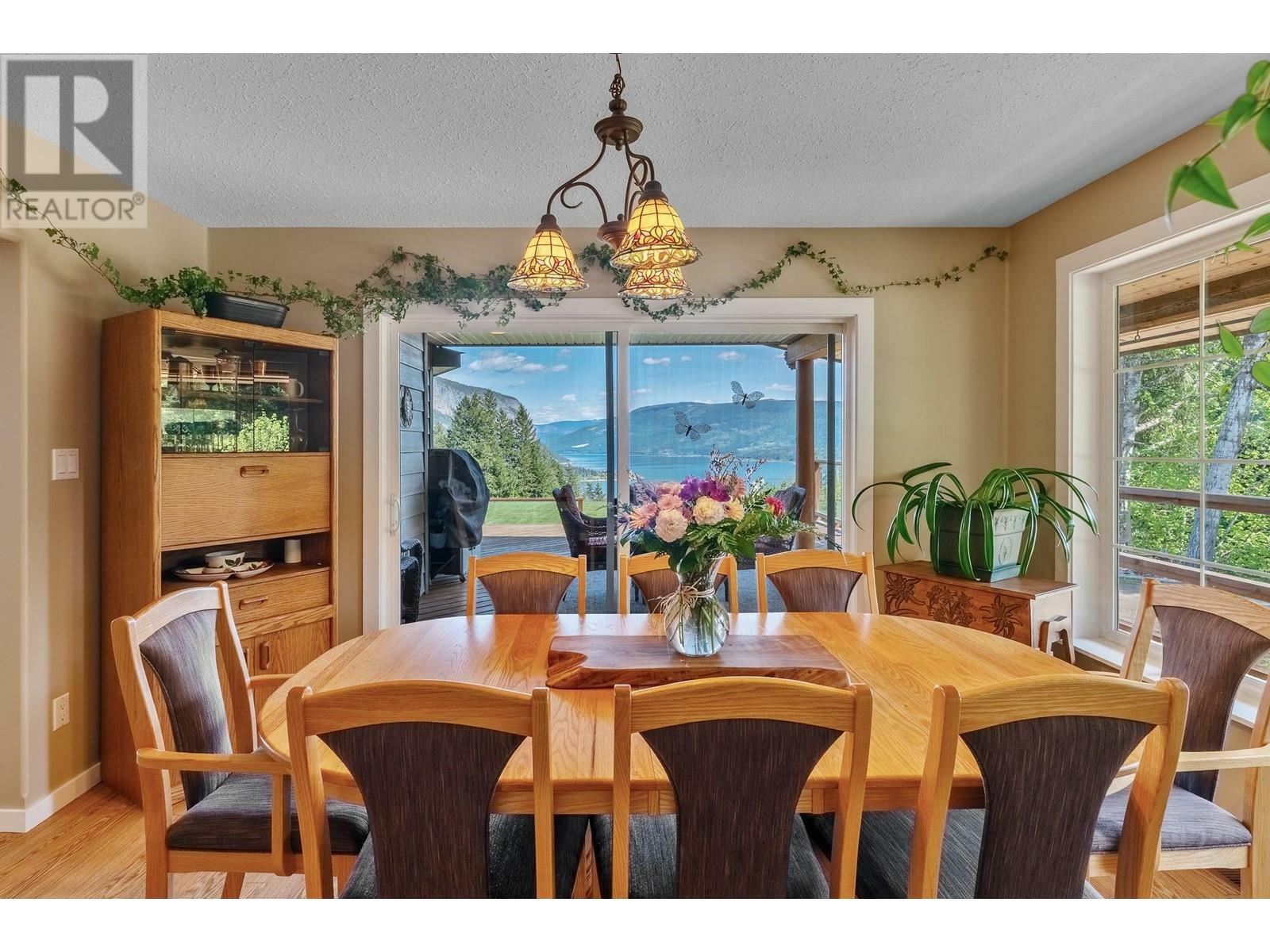 SALMON ARM, British Columbia, V1E 3A4, CA, 4 Bedrooms Bedrooms, ,2 BathroomsBathrooms,Residential,For Sale,1838776