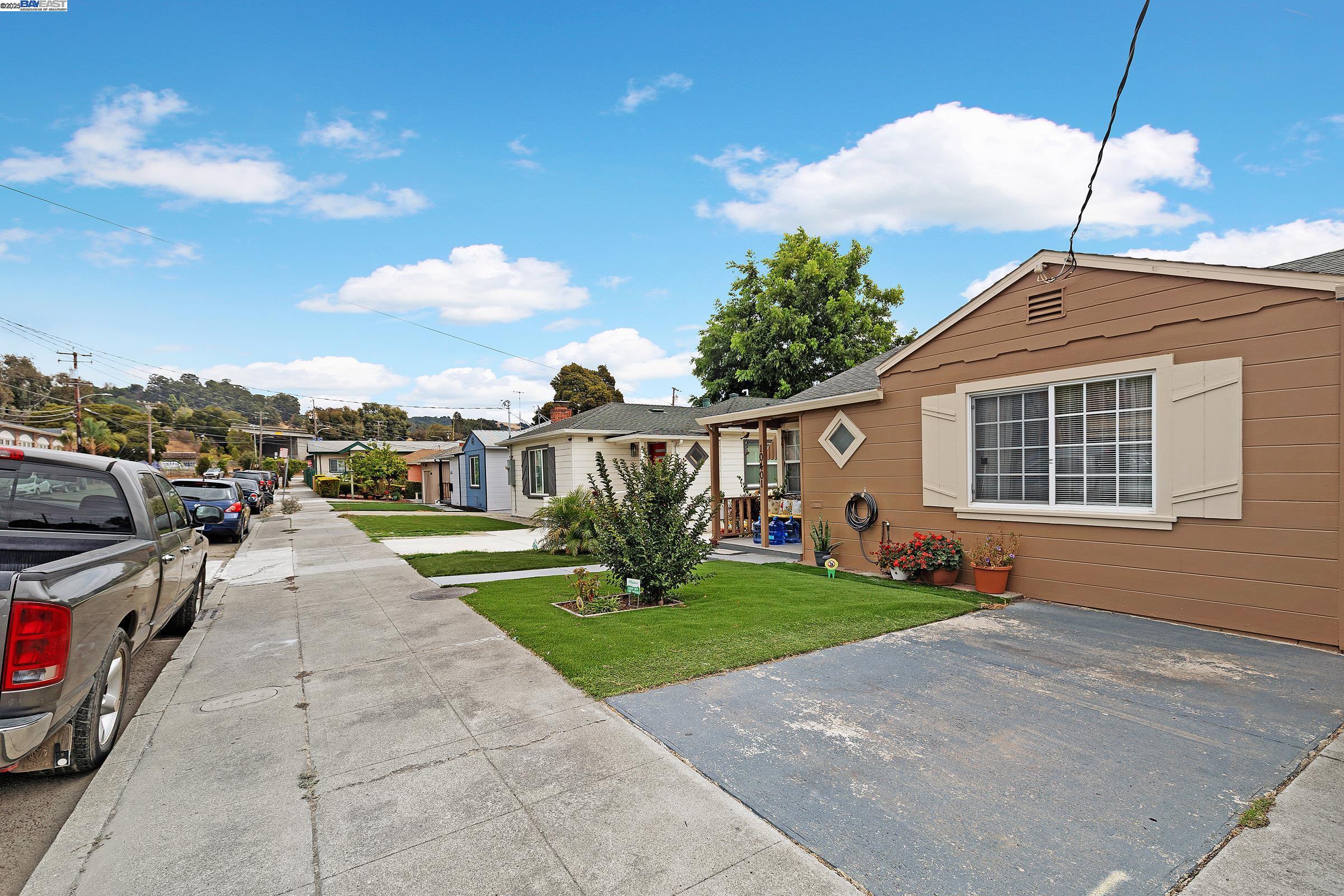 Oakland, California, 94605, United States, 4 Bedrooms Bedrooms, ,1 BathroomBathrooms,Residential,For Sale,1941828