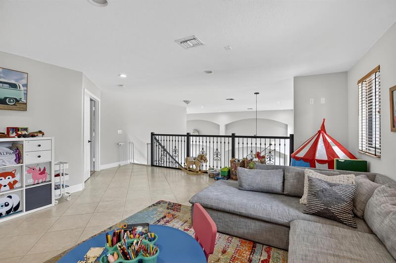 Miramar, Florida, 33027, United States, 5 Bedrooms Bedrooms, ,3 BathroomsBathrooms,Residential,For Sale,1987631