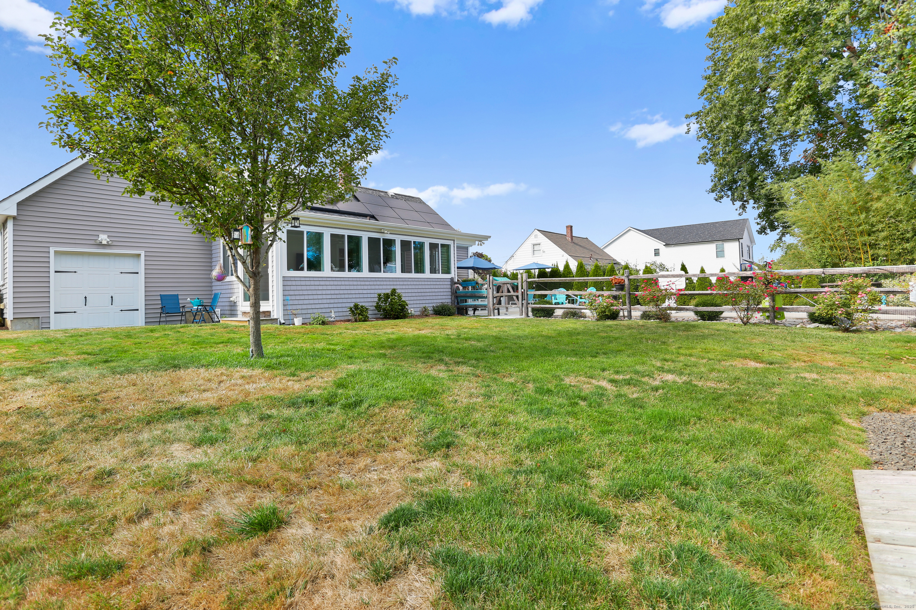 Milford, Connecticut, 06460, United States, 3 Bedrooms Bedrooms, ,2 BathroomsBathrooms,Residential,For Sale,1933050