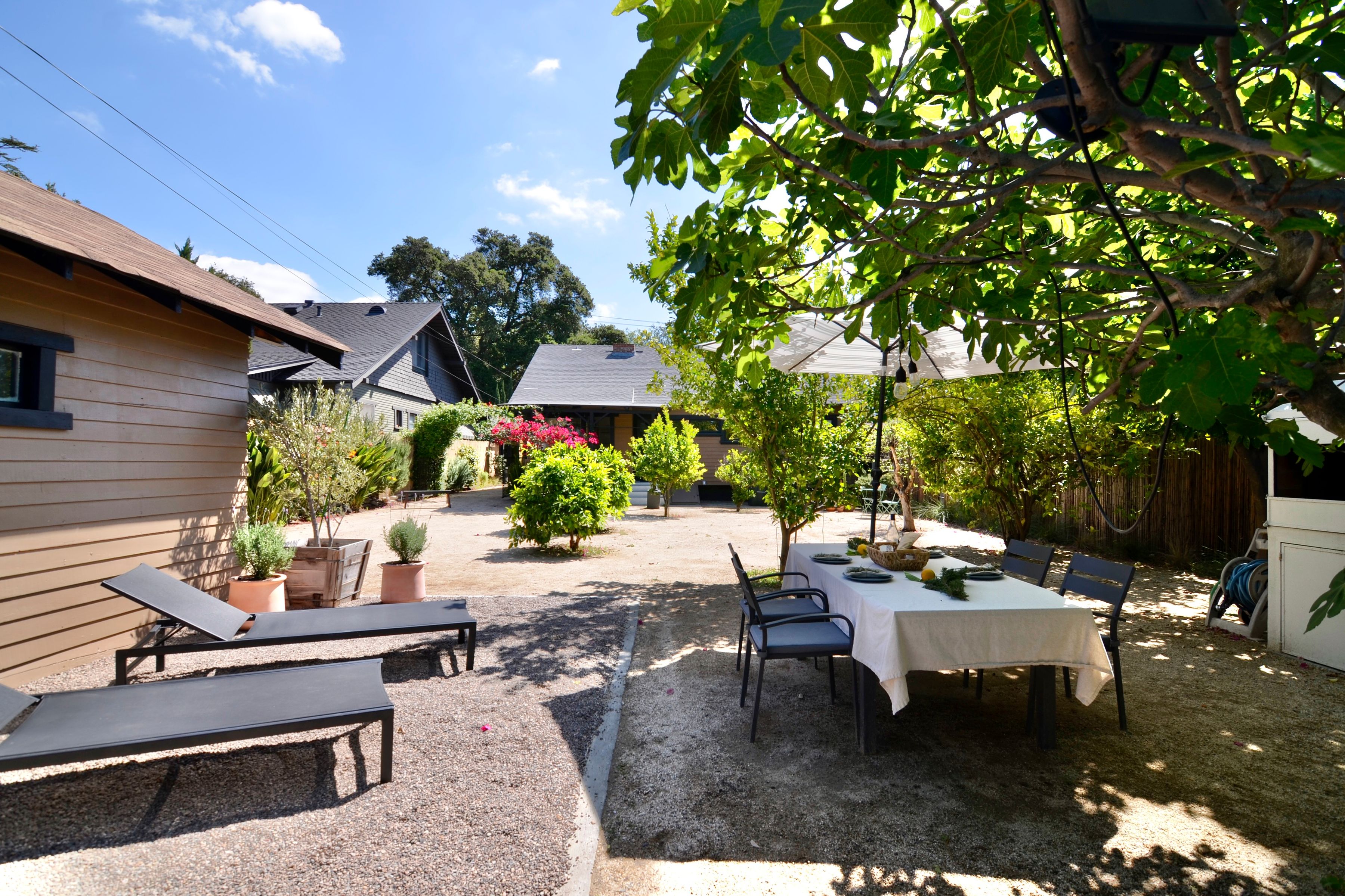  889 North Chester Avenue - 物件實景