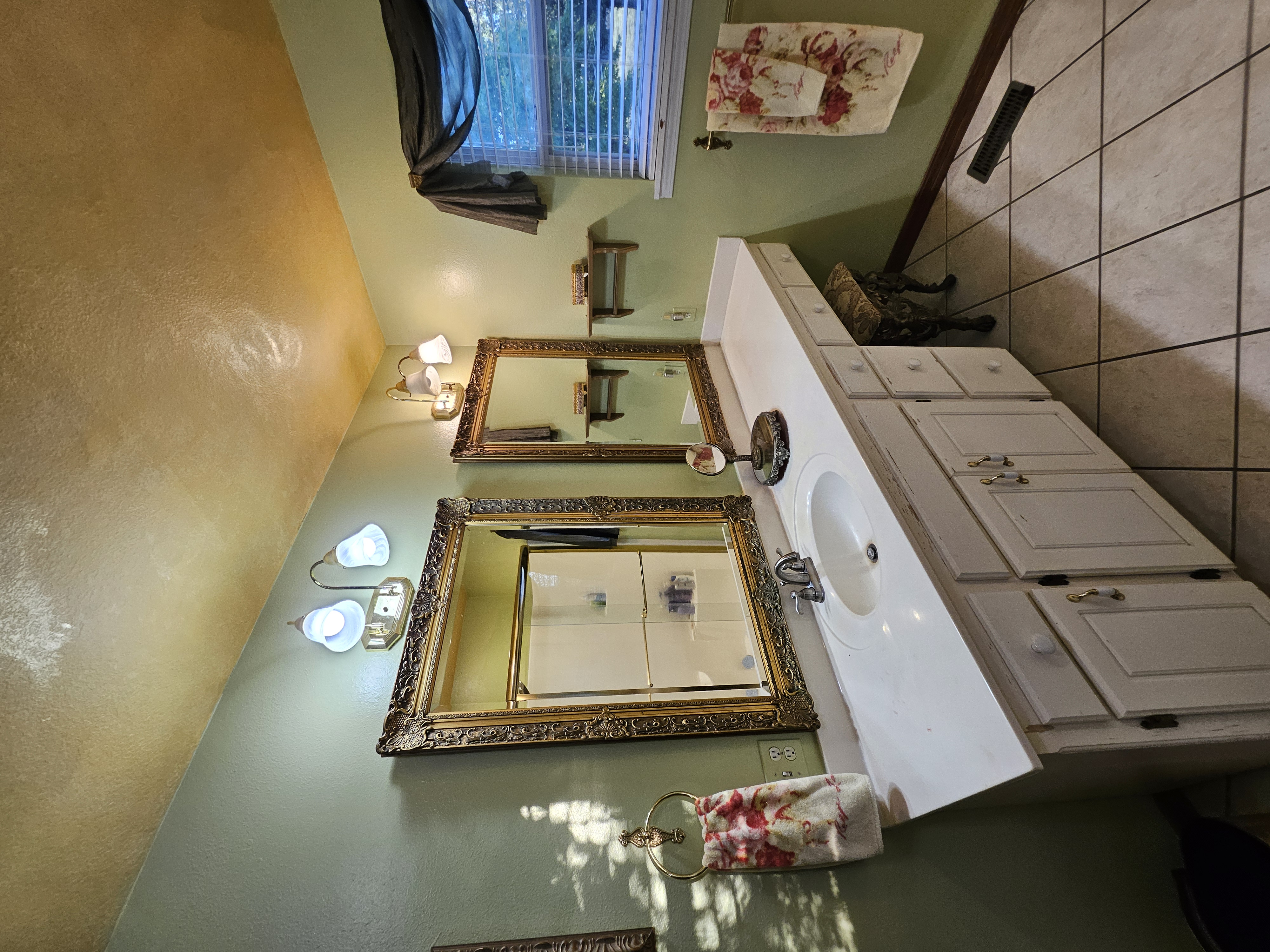 Pierce City, Missouri, 65723, United States, 5 Bedrooms Bedrooms, ,3 BathroomsBathrooms,Residential,For Sale,1975319