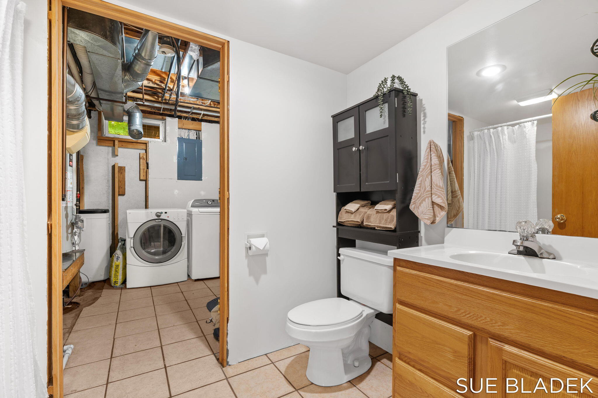 Fennville, Michigan, 49408, United States, 4 Bedrooms Bedrooms, ,4 BathroomsBathrooms,Residential,For Sale,1966449