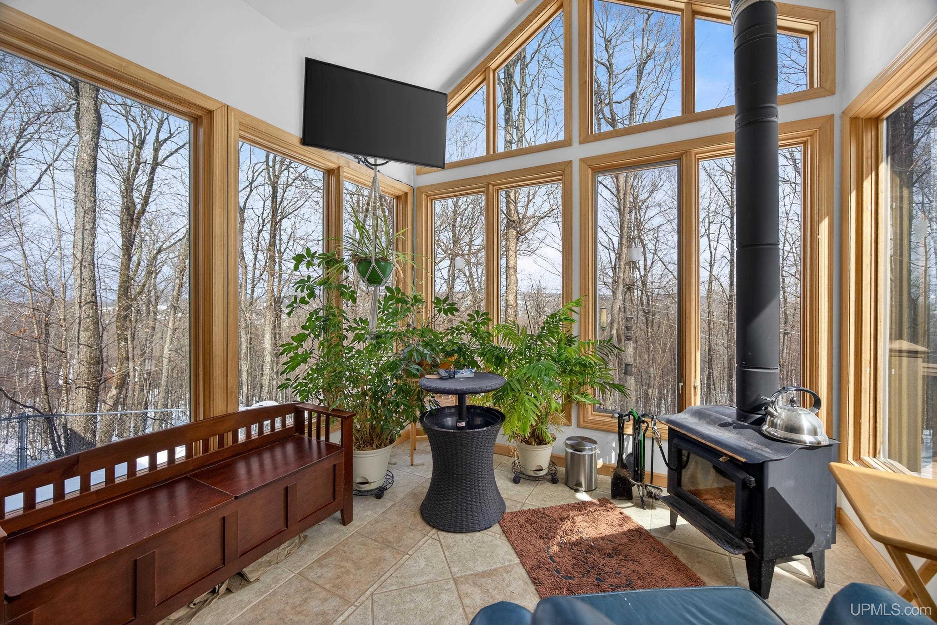 Houghton, Michigan, 49931, United States, 3 Bedrooms Bedrooms, ,4 BathroomsBathrooms,Residential,For Sale,2029605