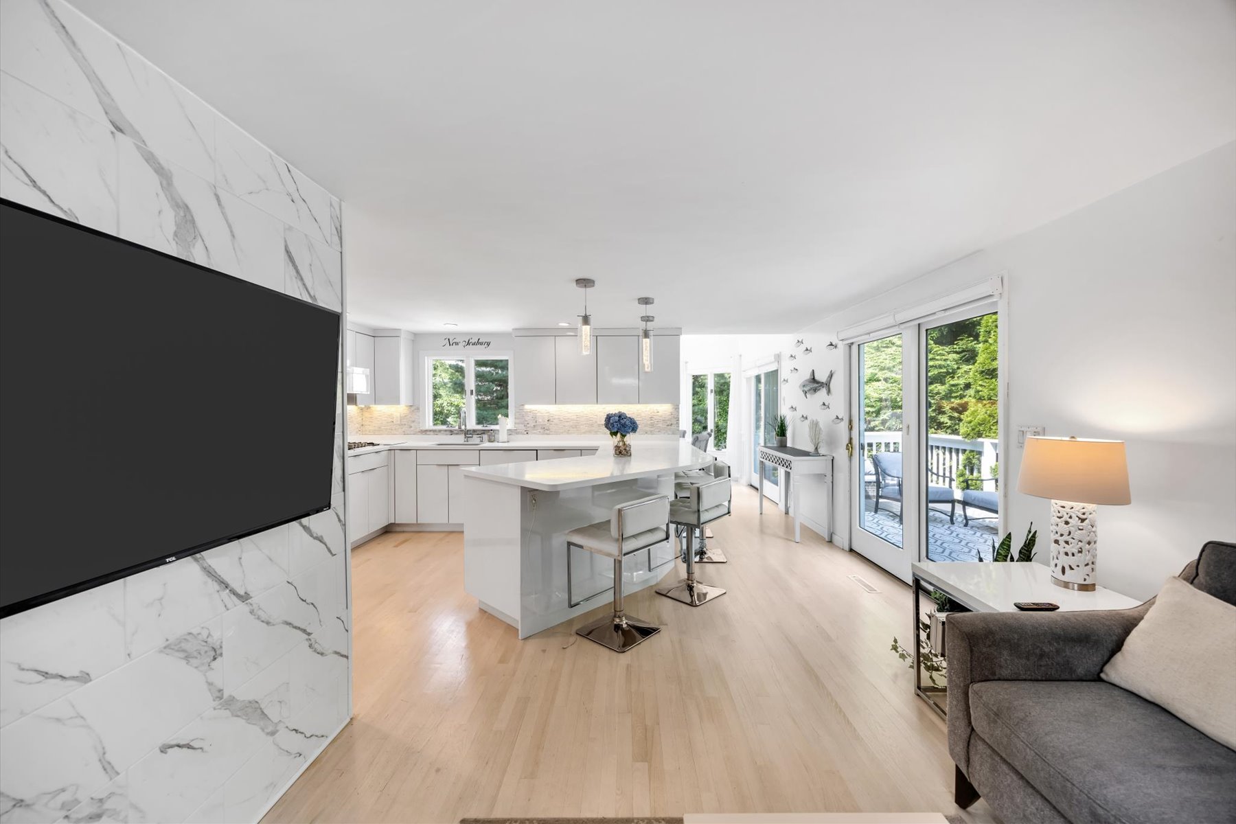  Beautifully Remodeled Cape Style Home - 物件實景