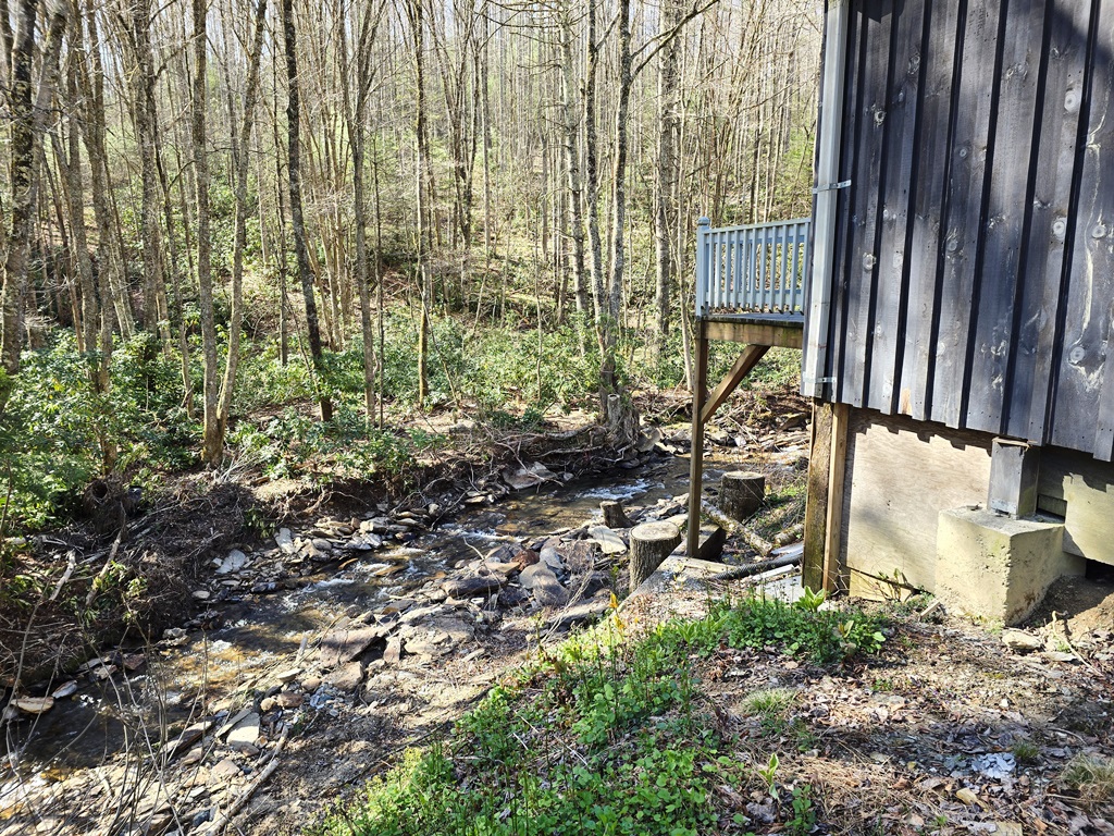 Lansing, North Carolina, 28643, United States, 1 Bedroom Bedrooms, ,1 BathroomBathrooms,Residential,For Sale,1974304