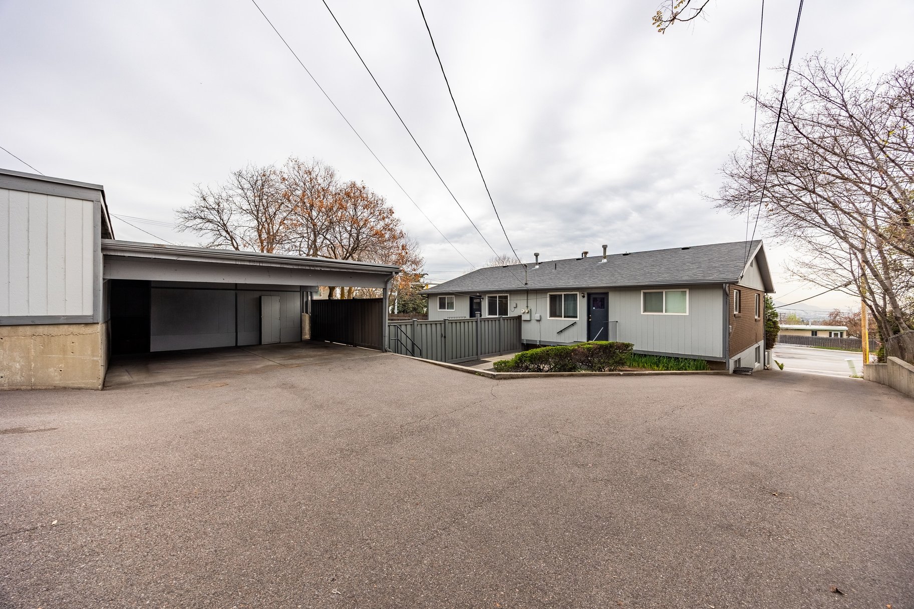  East Bench Duplex with Private Outdoor Living and Upside Potential - 物件實景