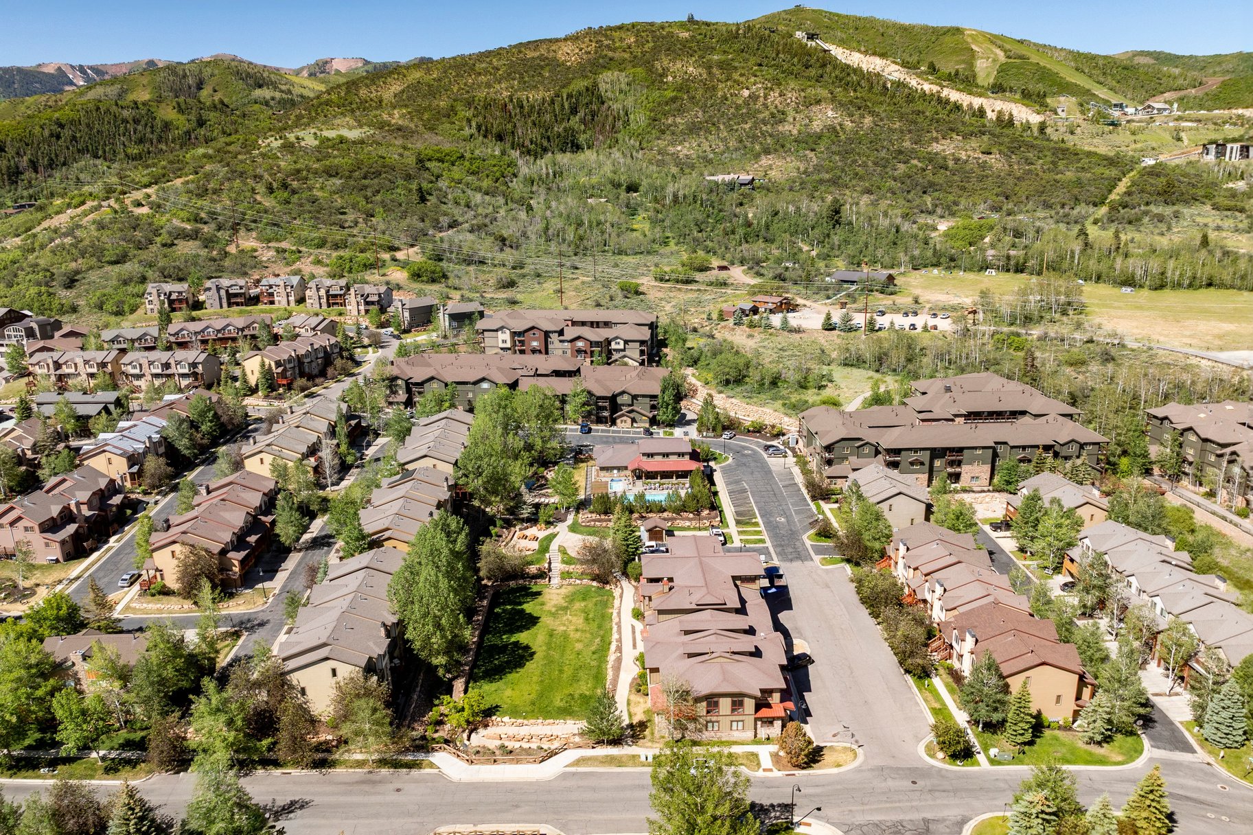  4-bedroom townhome in the Highly Desired Bear Hollow Community - 物件實景