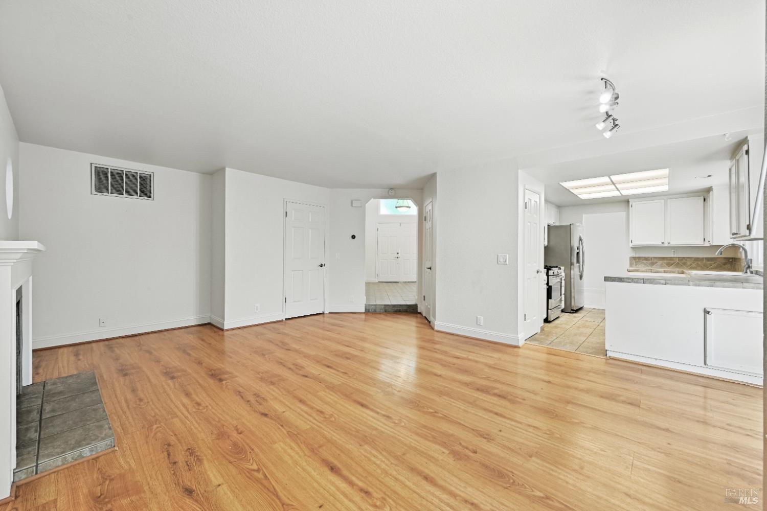 Windsor, California, 95492, United States, 4 Bedrooms Bedrooms, ,3 BathroomsBathrooms,Residential,For Sale,1926215