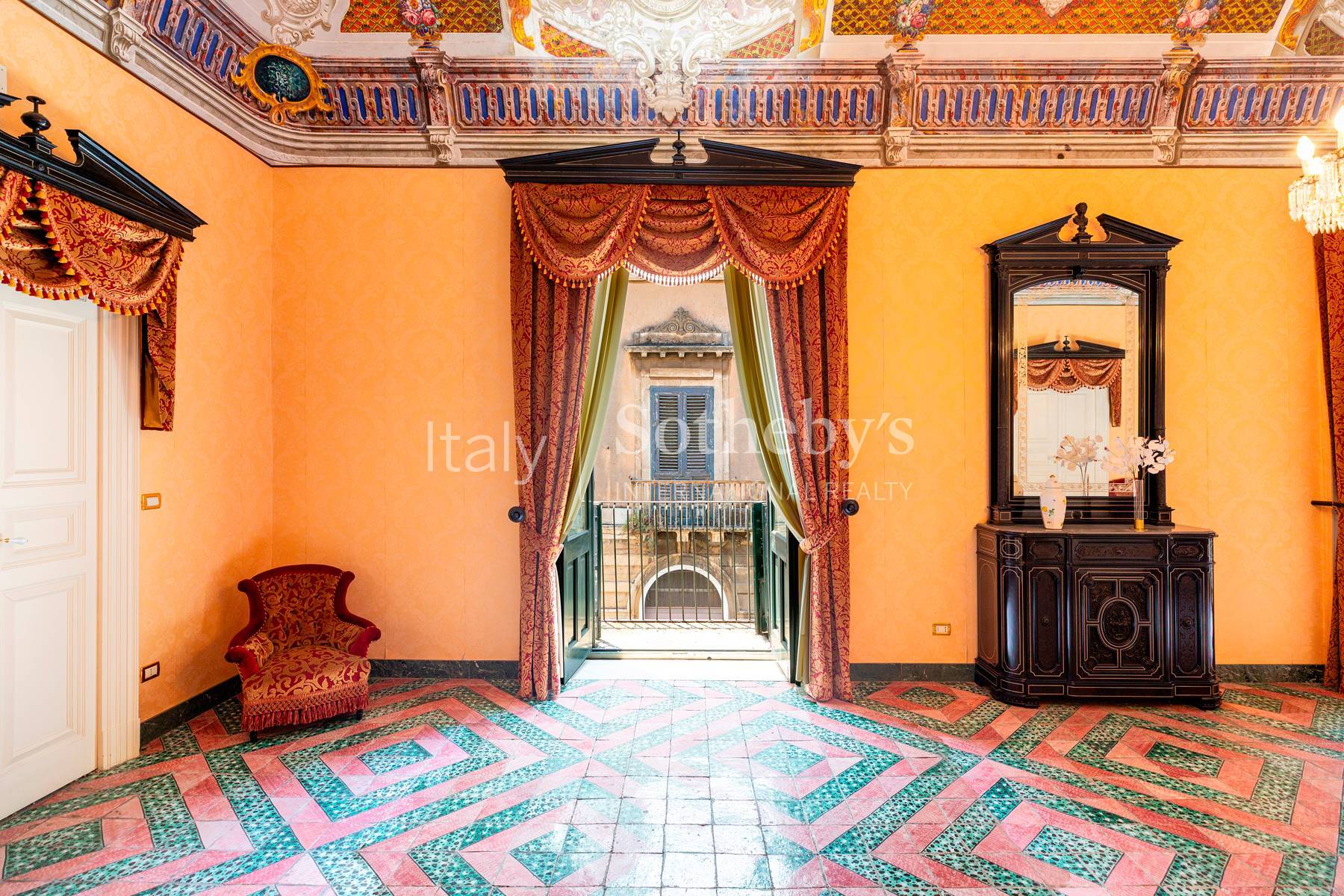  A prestigious stately home with large terraces overlooking the high street - 物件實景