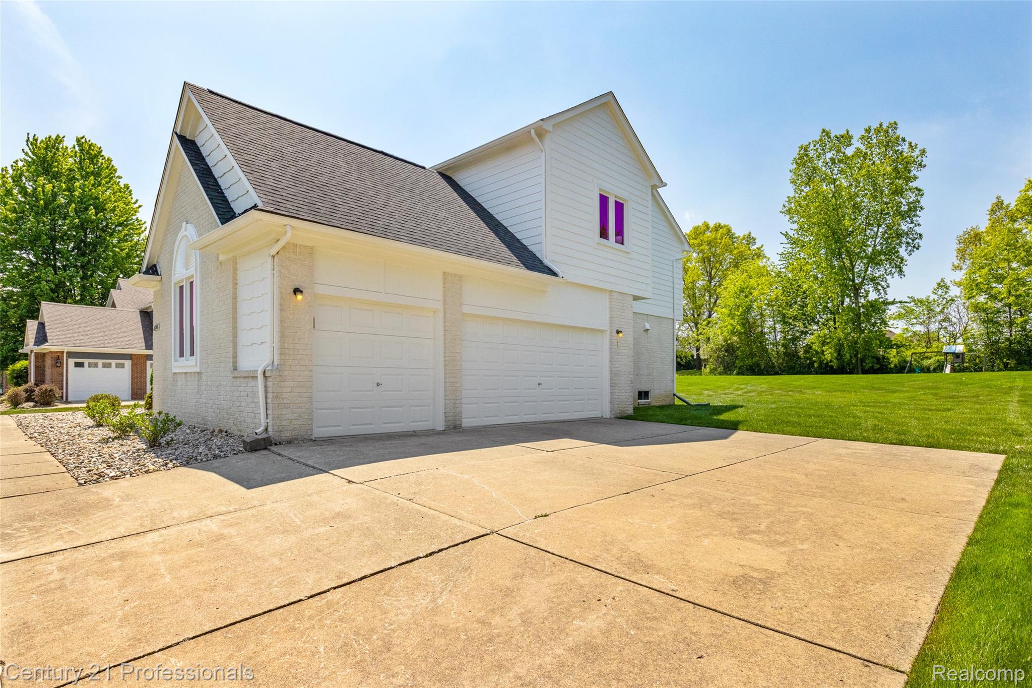 LakeOrion, Michigan, 48359, United States, 4 Bedrooms Bedrooms, ,3 BathroomsBathrooms,Residential,For Sale,1973715