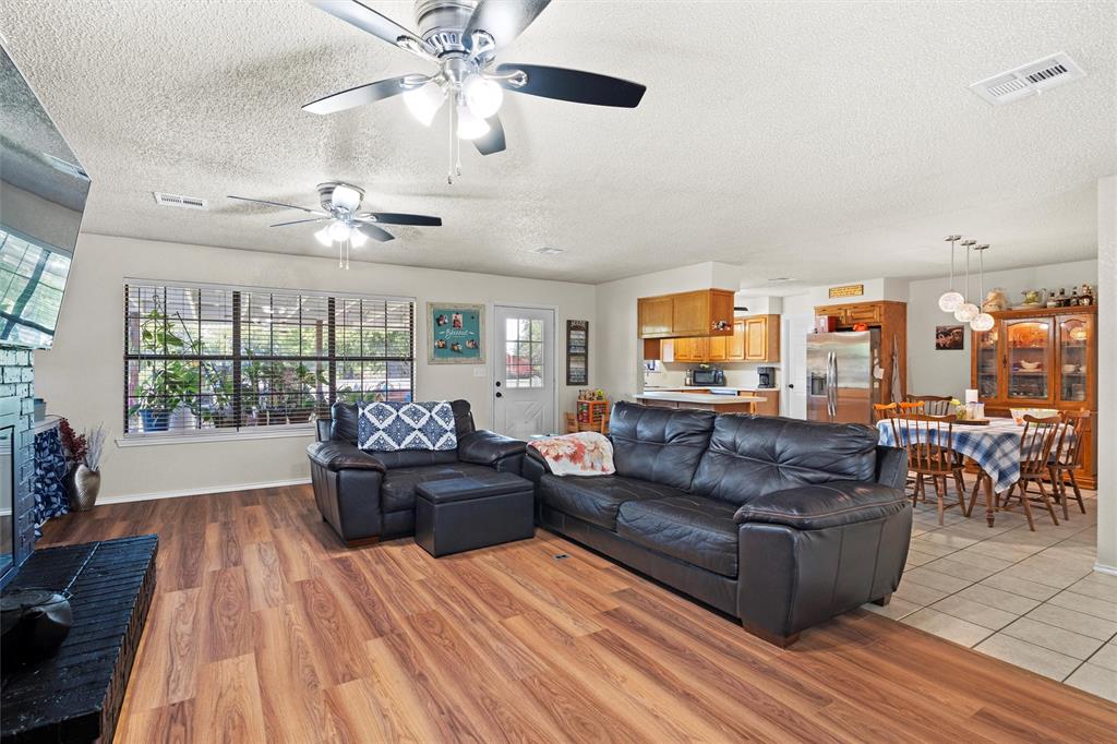 Whitney, Texas, 76692, United States, 4 Bedrooms Bedrooms, ,3 BathroomsBathrooms,Residential,For Sale,1890428