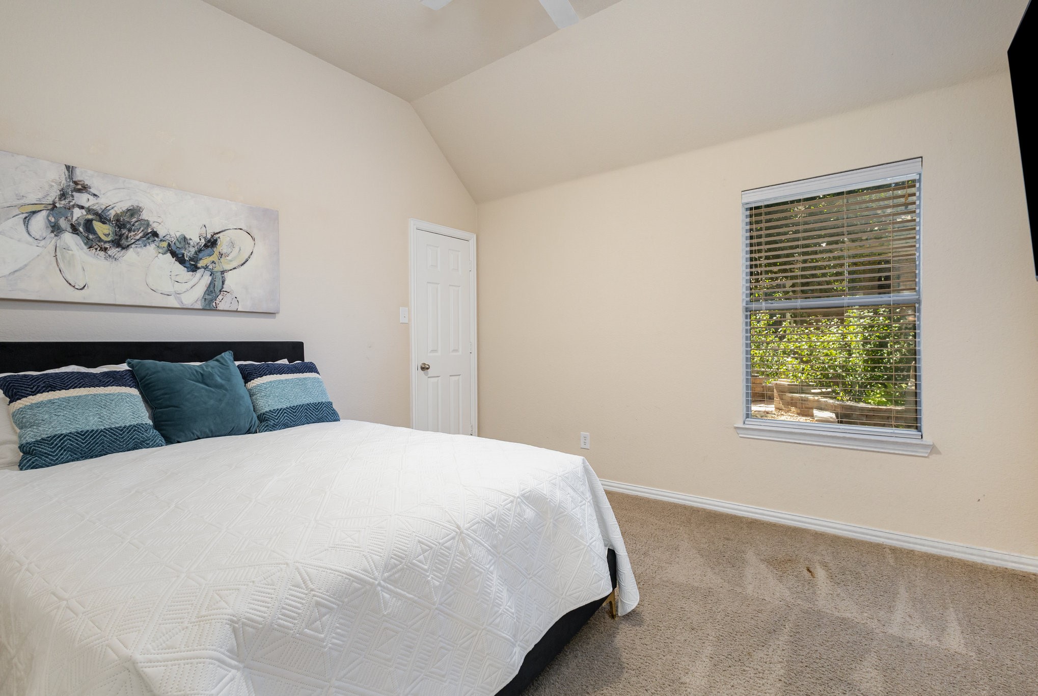 Roanoke, Texas, 76262, United States, 4 Bedrooms Bedrooms, ,3 BathroomsBathrooms,Residential,For Sale,1963102