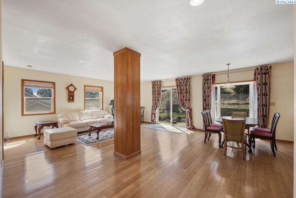 Pullman, Washington, 99163, United States, 4 Bedrooms Bedrooms, ,3 BathroomsBathrooms,Residential,For Sale,1777658