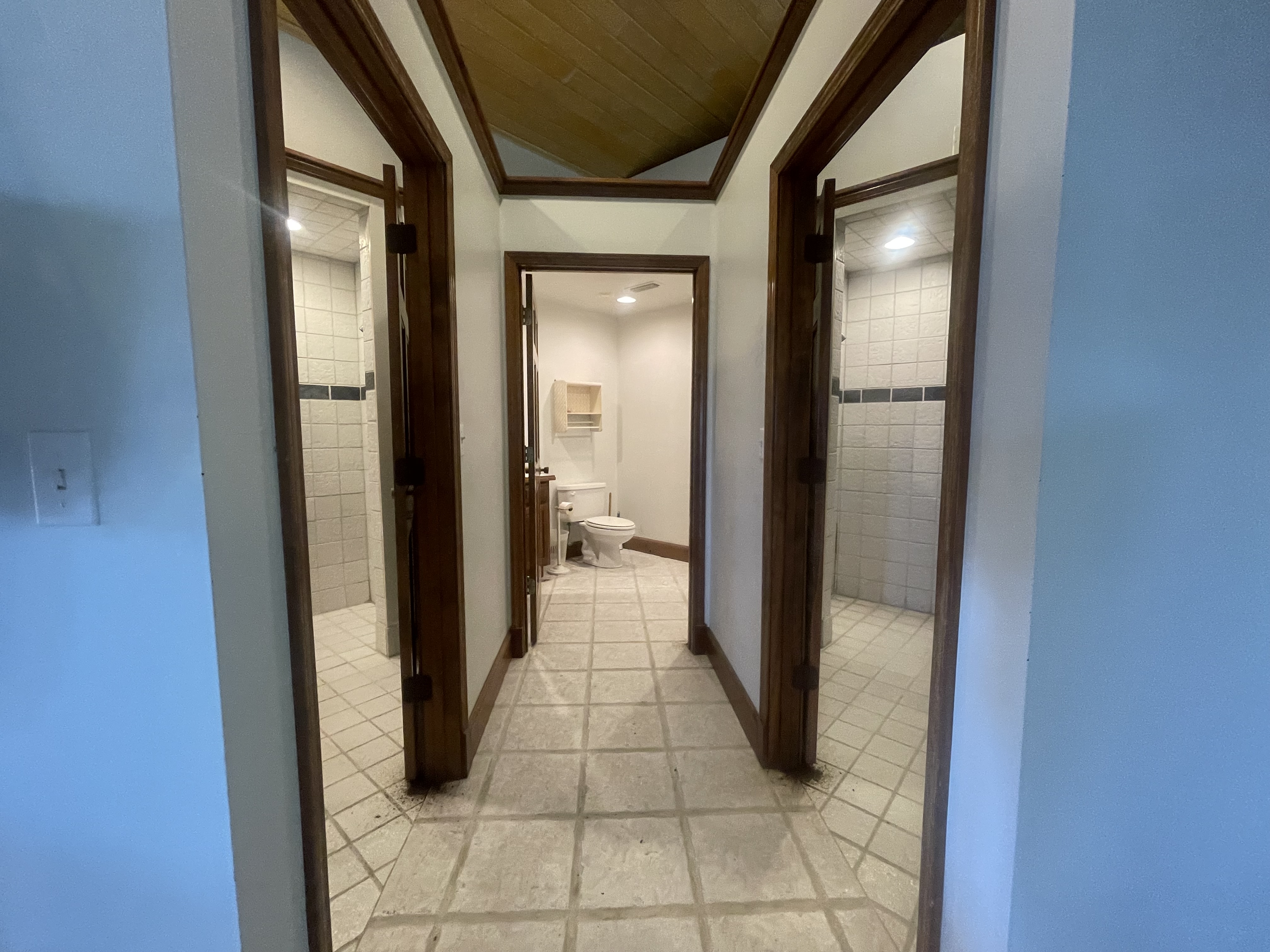 Murphysboro, Illinois, 62966, United States, 5 Bedrooms Bedrooms, ,6 BathroomsBathrooms,Residential,For Sale,1977081