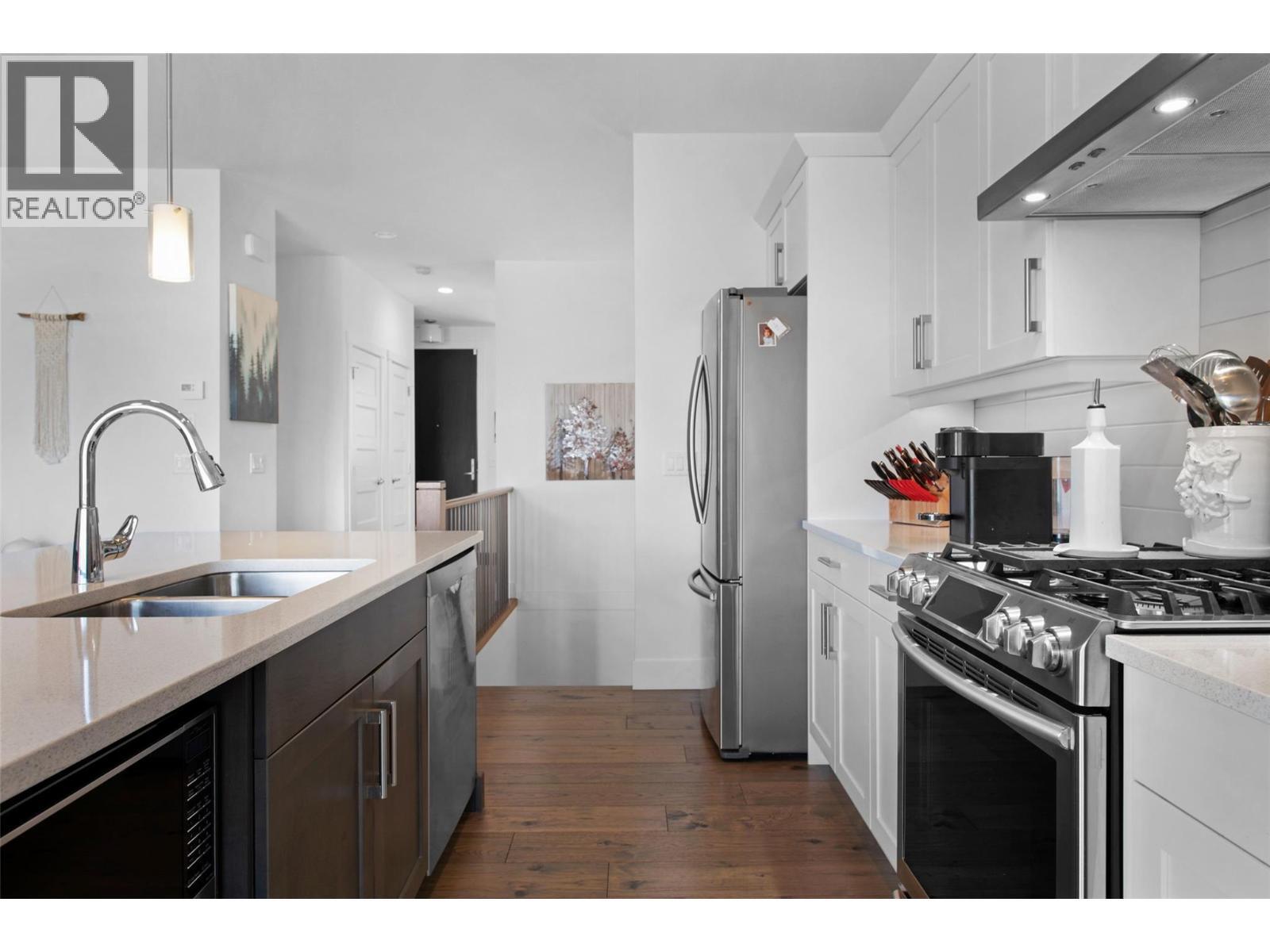 KELOWNA, British Columbia, V1P 1T8, CA, 3 Bedrooms Bedrooms, ,3 BathroomsBathrooms,Residential,For Sale,1947408