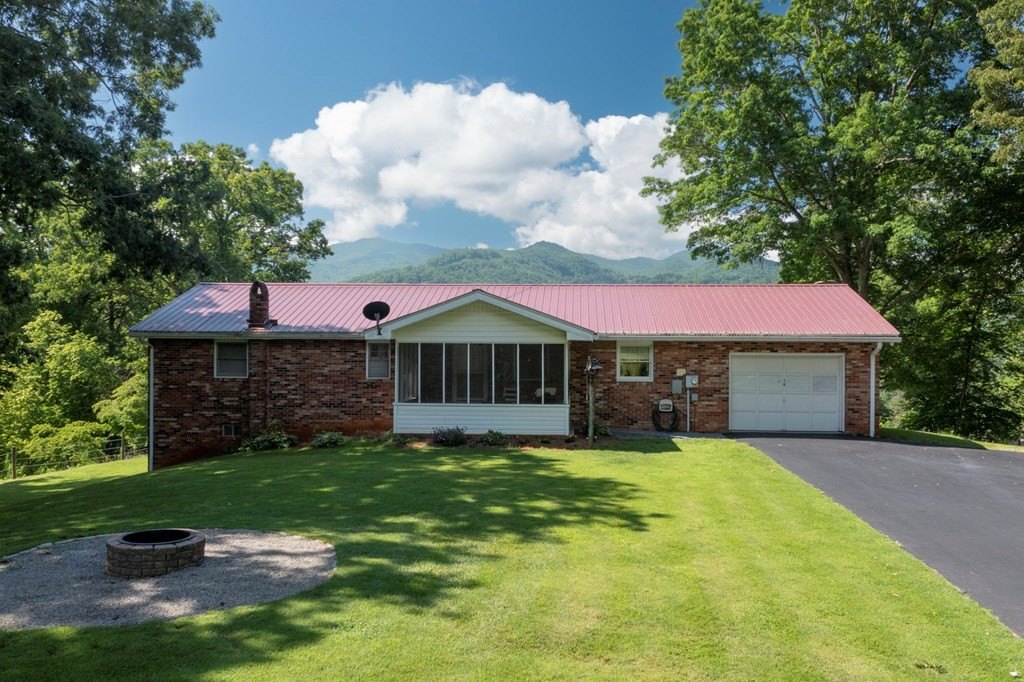 Hayesville, North Carolina, 28904, United States, 3 Bedrooms Bedrooms, ,2 BathroomsBathrooms,Residential,For Sale,1938429