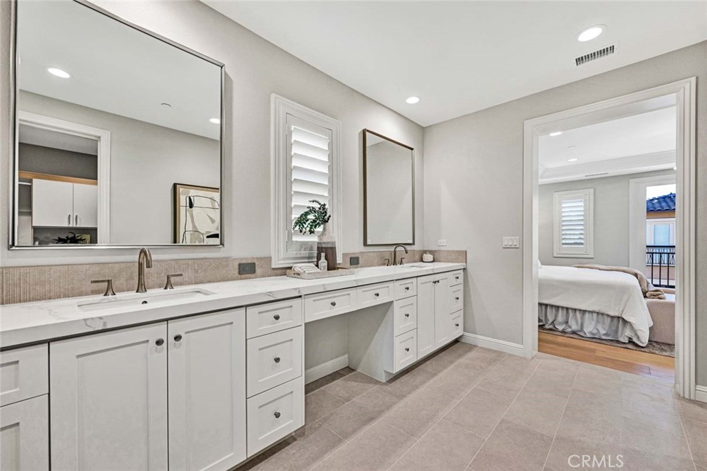 Lake Forest, California, 92630, United States, 4 Bedrooms Bedrooms, ,5 BathroomsBathrooms,Residential,For Sale,1988147