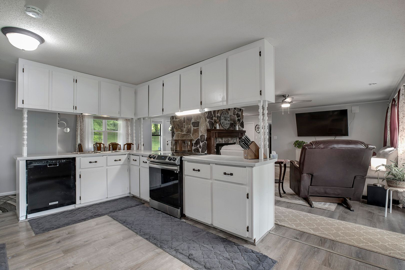 Harriman, Tennessee, 37748, United States, 3 Bedrooms Bedrooms, ,3 BathroomsBathrooms,Residential,For Sale,2011405