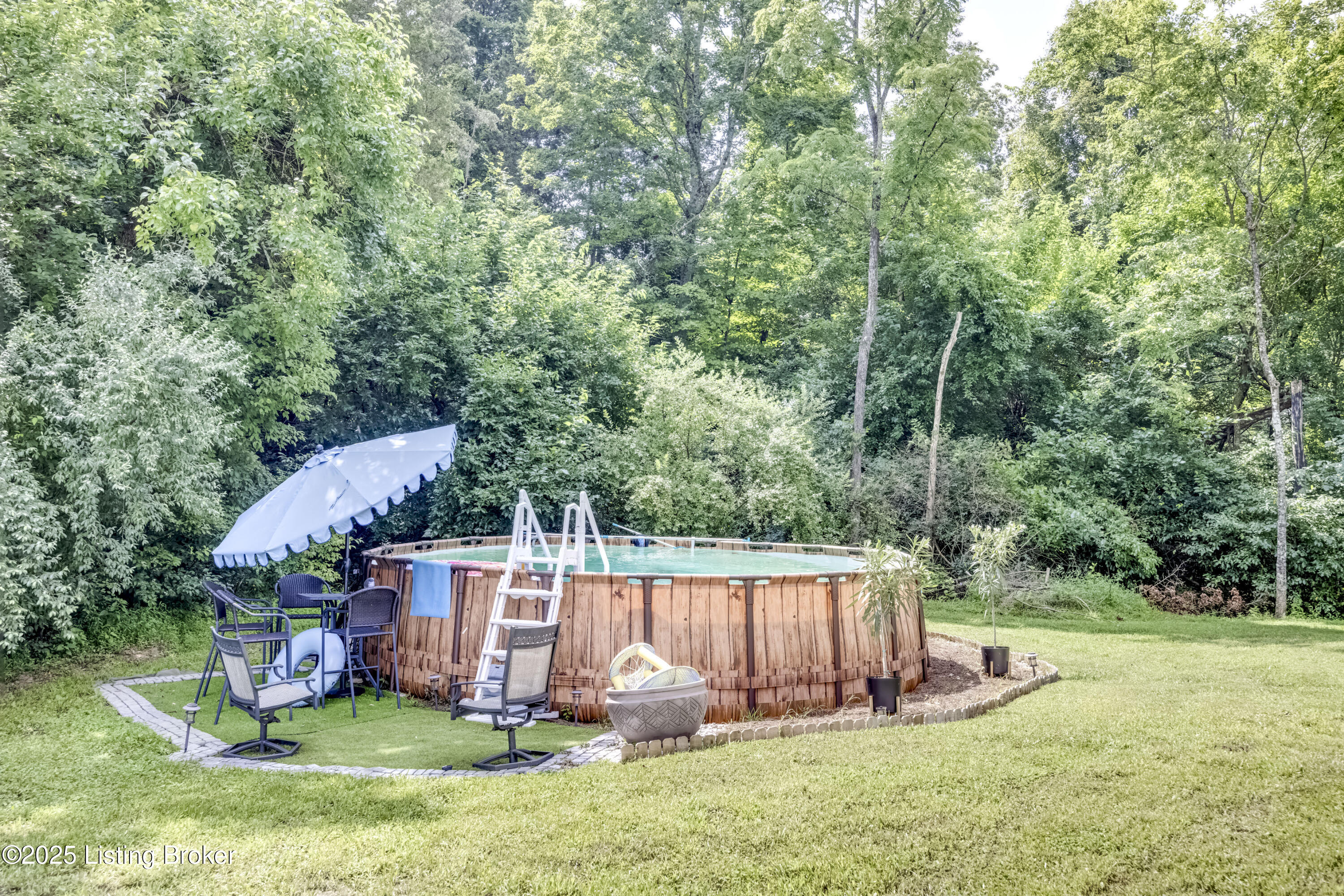 Crestwood, Kentucky, 40014, United States, 5 Bedrooms Bedrooms, ,4 BathroomsBathrooms,Residential,For Sale,1907085