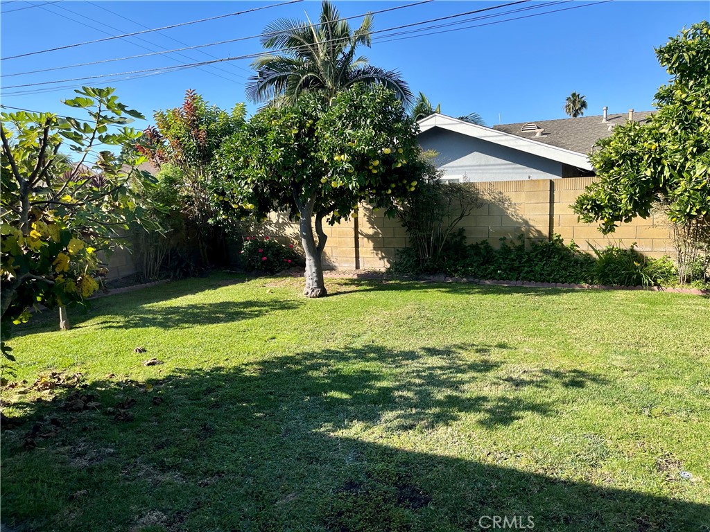 Huntington Beach, California, 92649, United States, 4 Bedrooms Bedrooms, ,2 BathroomsBathrooms,Residential,For Sale,1989631