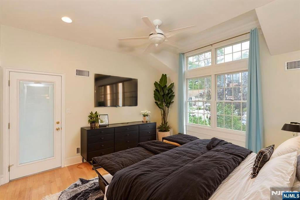 Fort Lee, New Jersey, 07024, United States, 5 Bedrooms Bedrooms, ,5 BathroomsBathrooms,Residential,For Sale,1942232