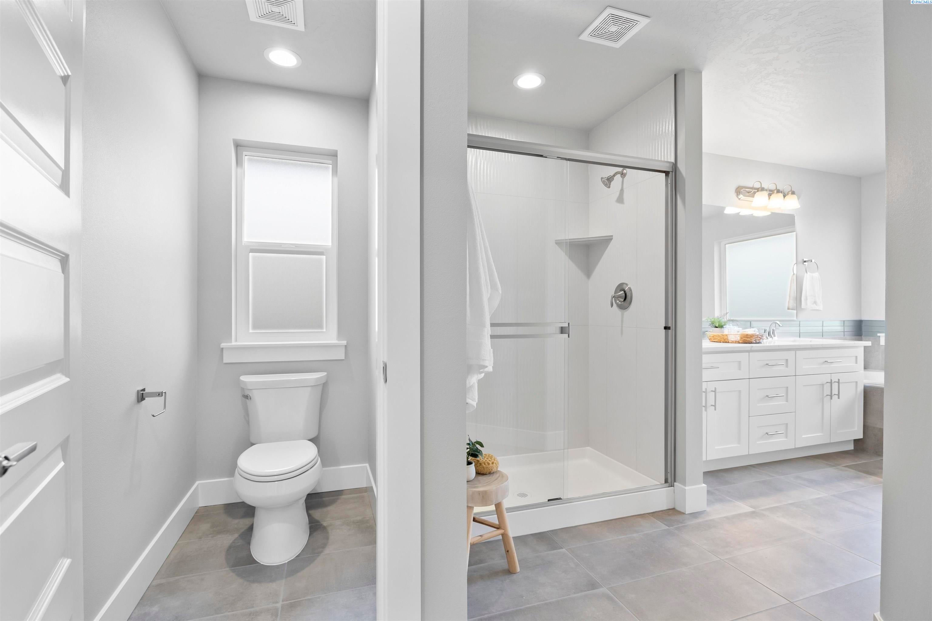 West Richland, Washington, 99353, United States, 4 Bedrooms Bedrooms, ,2 BathroomsBathrooms,Residential,For Sale,2014004