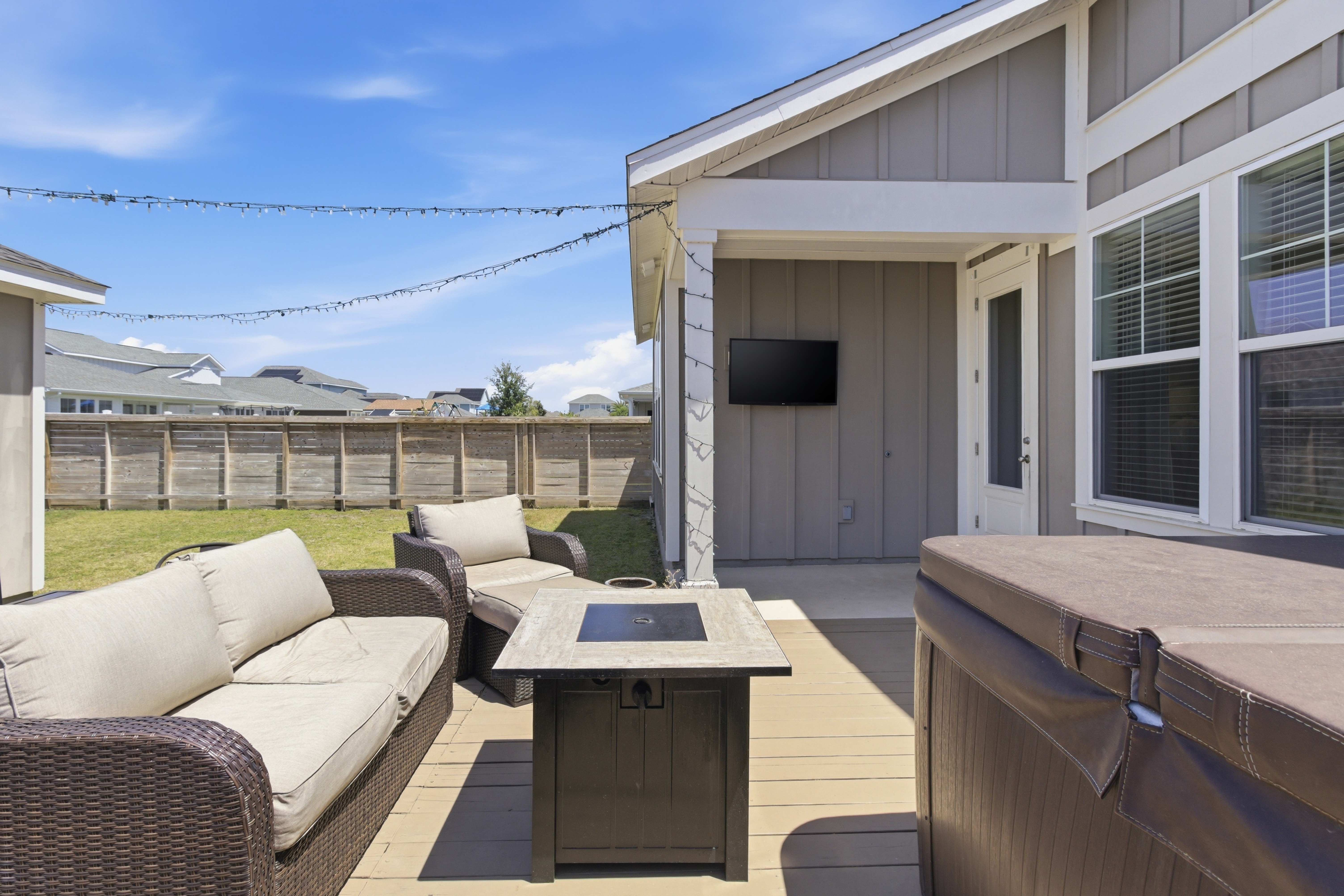  Spacious Corner-Lot Retreat With Flexible Living - 物件實景