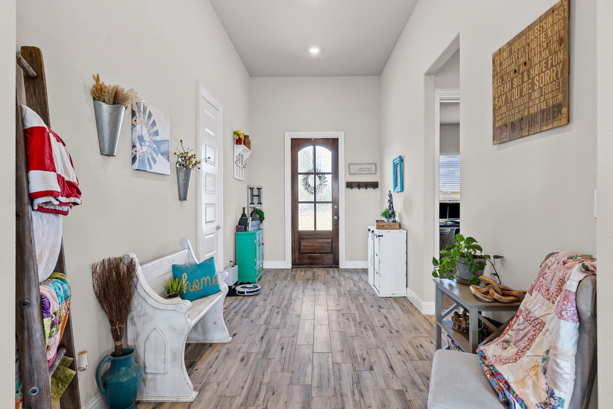 Leonard, Texas, 75452, United States, 4 Bedrooms Bedrooms, ,3 BathroomsBathrooms,Residential,For Sale,1980079