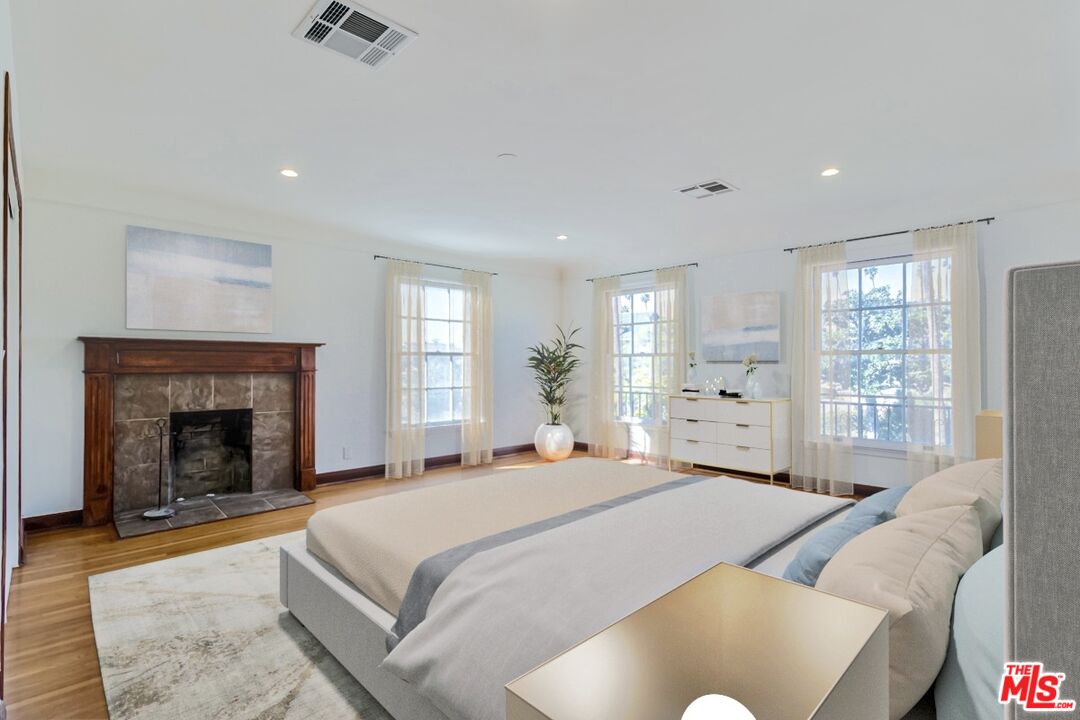 1232 Westchester Pl, Los Angeles, California, 90019, United States, 5 Bedrooms Bedrooms, ,5 BathroomsBathrooms,Residential,For Sale,1232 Westchester Pl,1662622