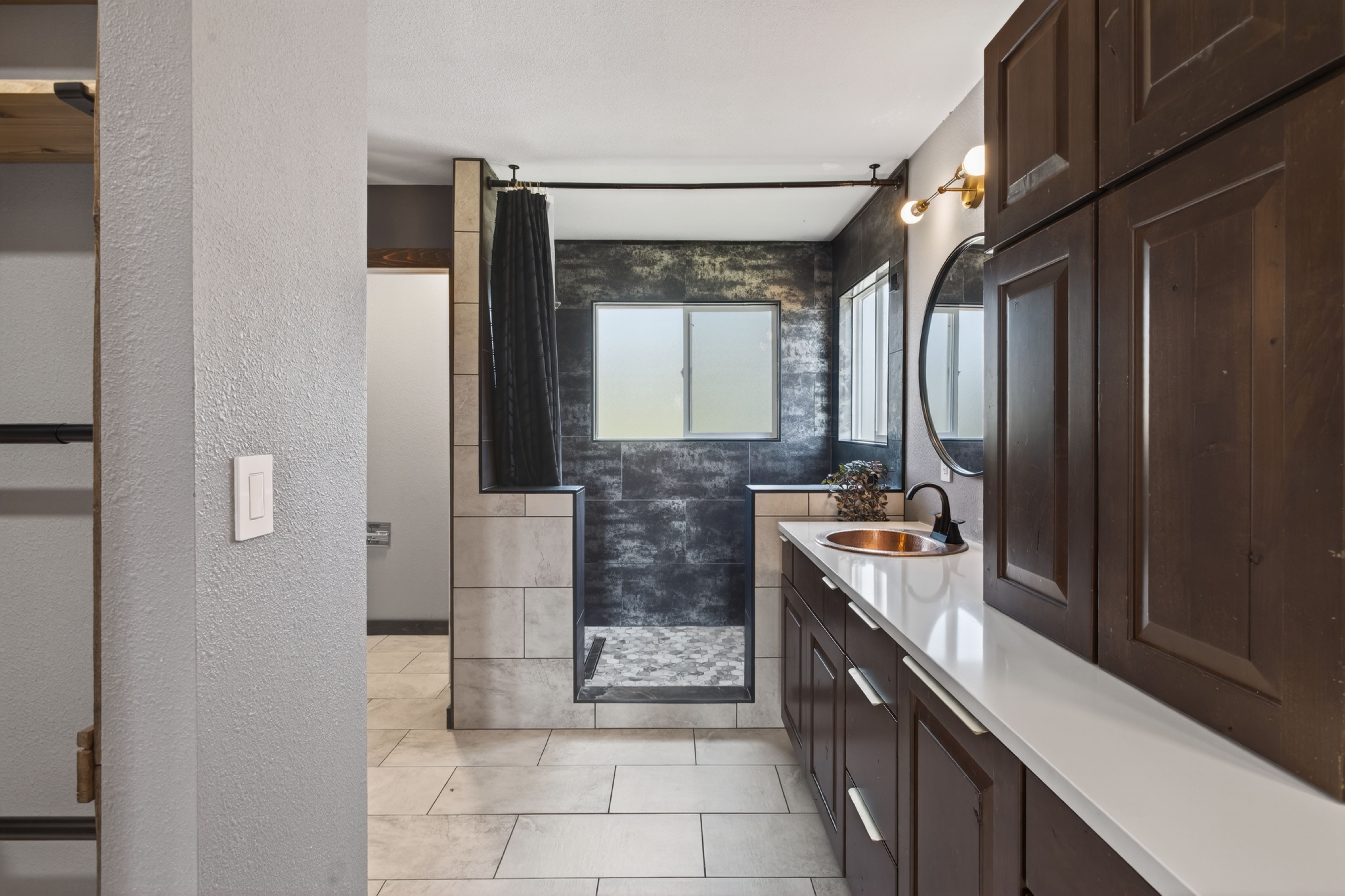  Situated on a Desirable Corner Lot in Hidden River - 物件實景