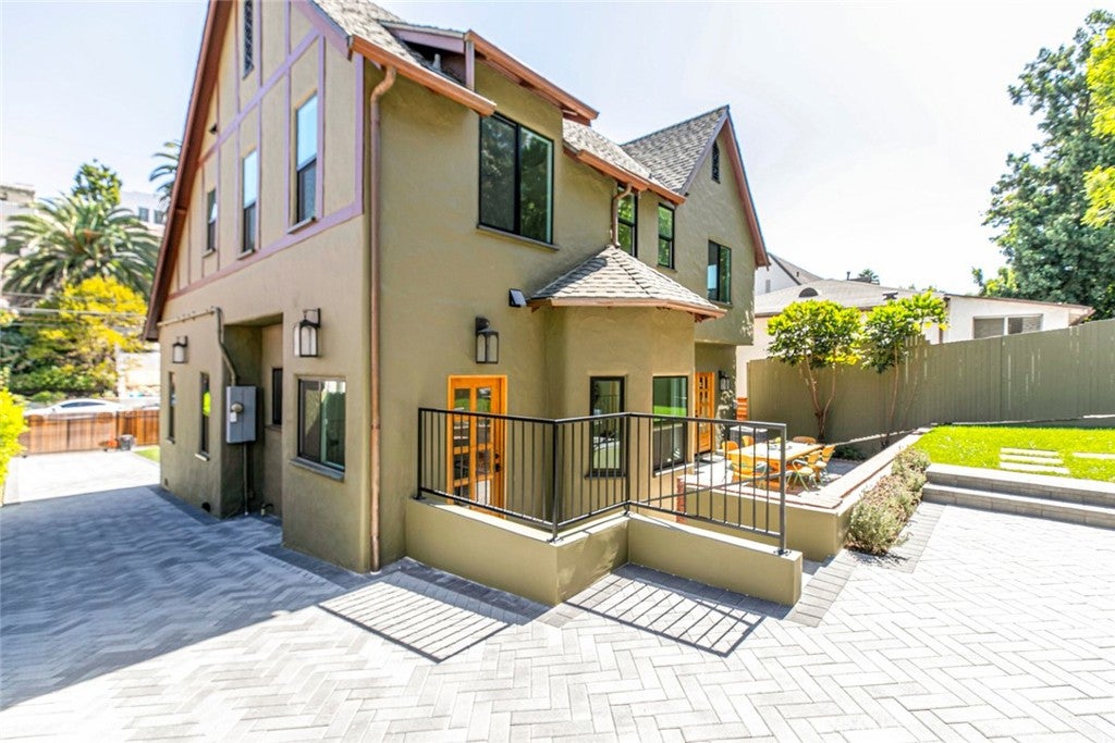 Los Angeles, California, 90027, United States, 4 Bedrooms Bedrooms, ,3 BathroomsBathrooms,Residential,For Sale,1942315