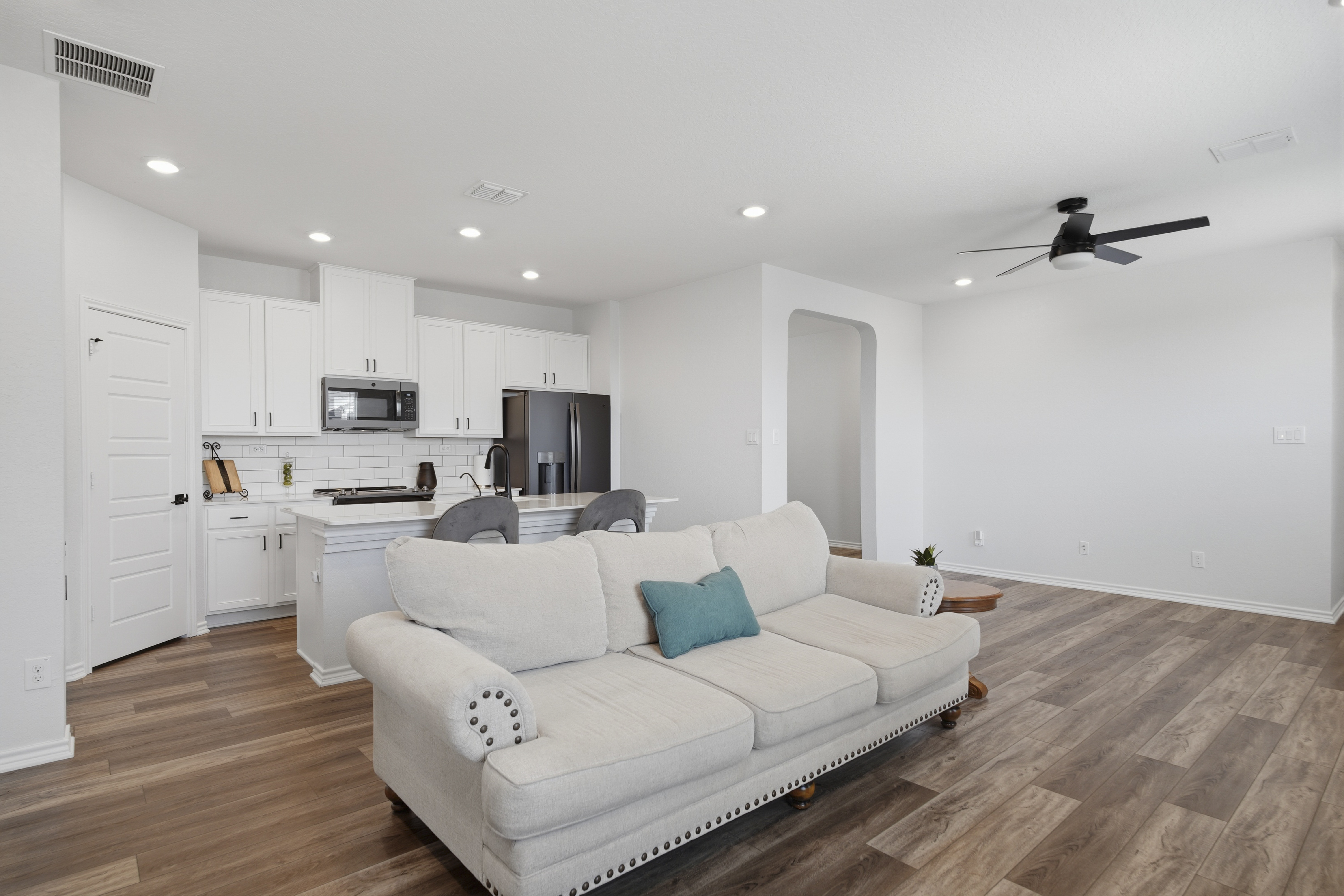  Beautifully Upgraded One-Story Home - 物件實景