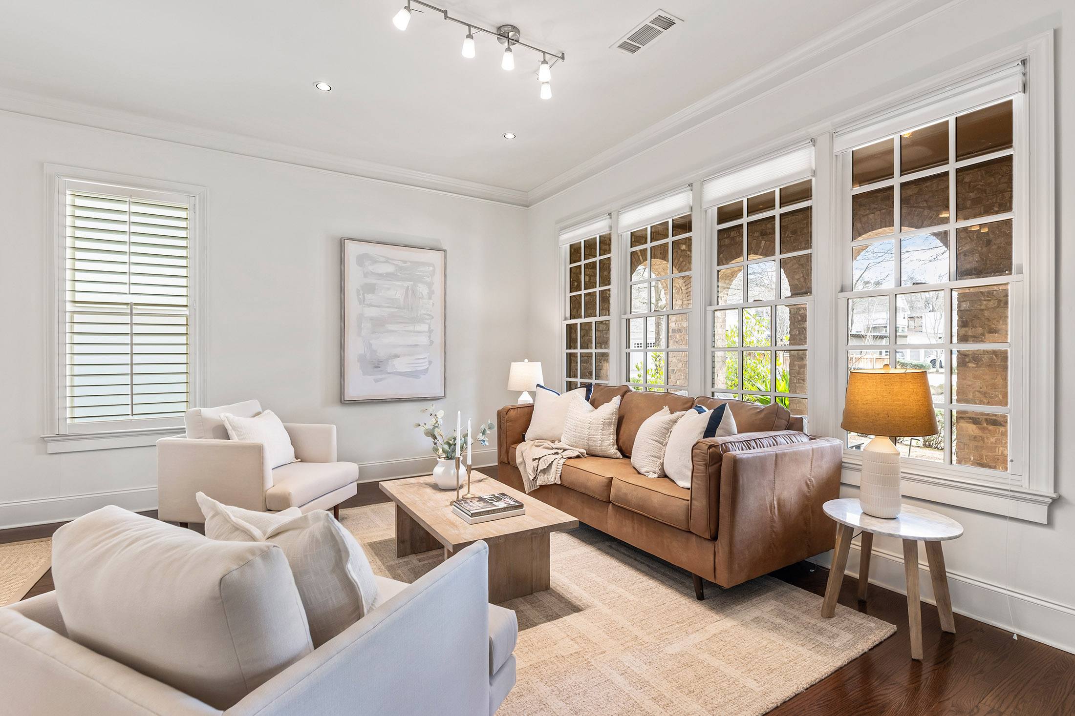 Stylish, Inviting, and Ready For Its Next Chapter - 物件實景