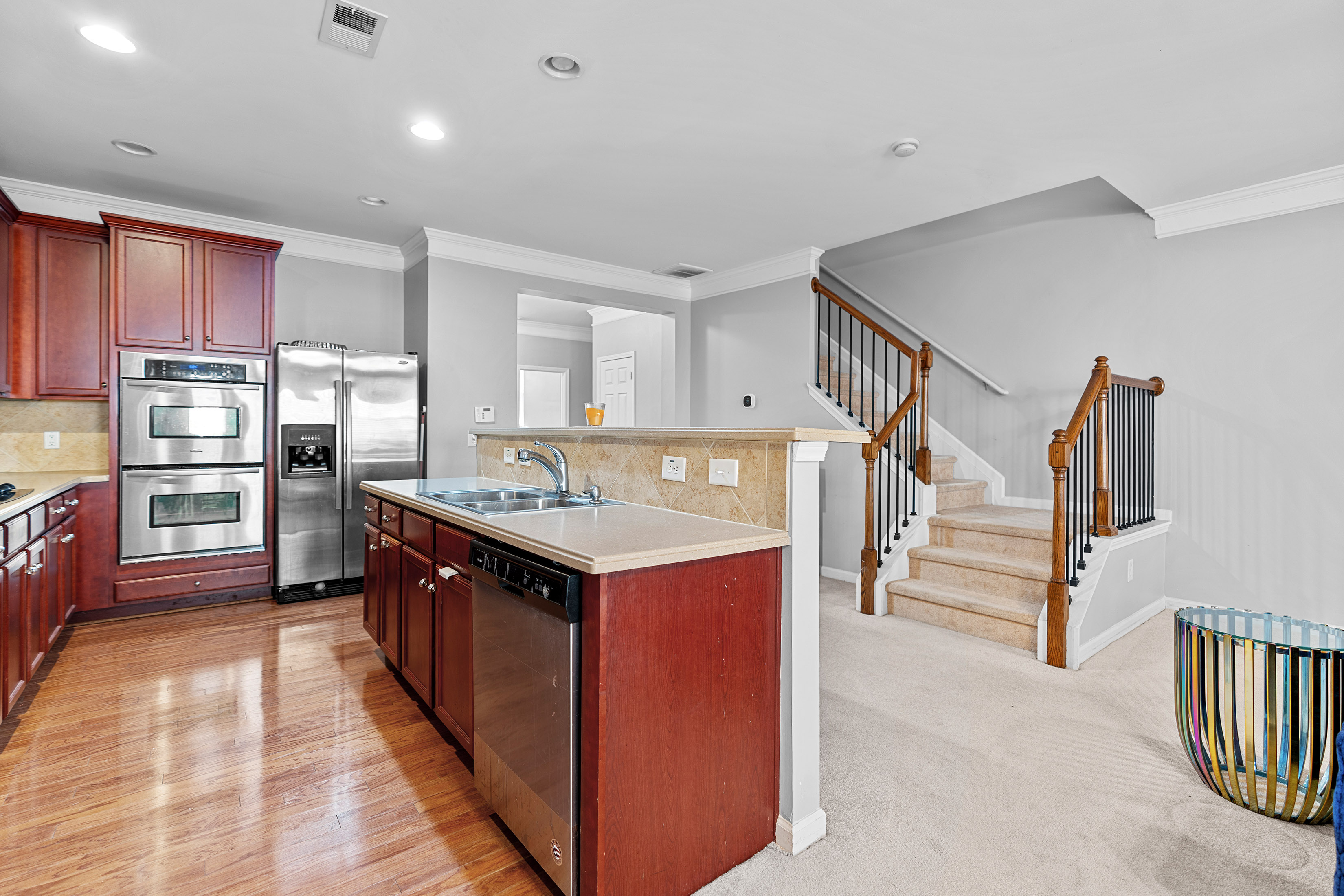  Stylish, Spacious and Ideally Located Townhome - 物件實景