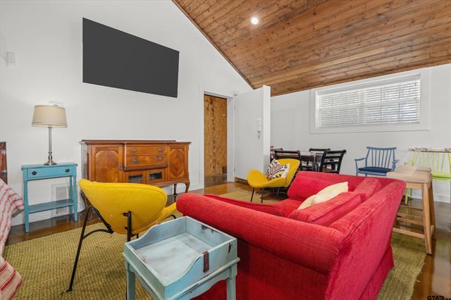 Lindale, Texas, 75771, United States, 3 Bedrooms Bedrooms, ,2 BathroomsBathrooms,Residential,For Sale,2019354
