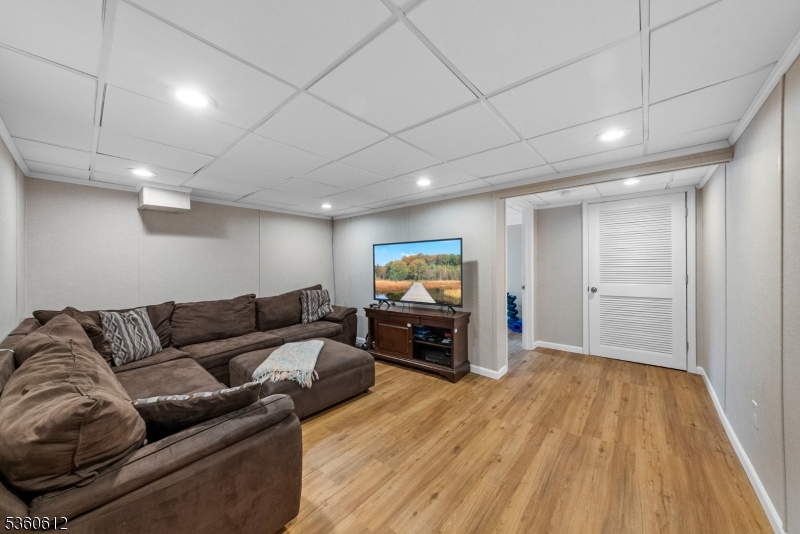 Bridgewater Twp., New Jersey, 08807, United States, 4 Bedrooms Bedrooms, ,4 BathroomsBathrooms,Residential,For Sale,1838632