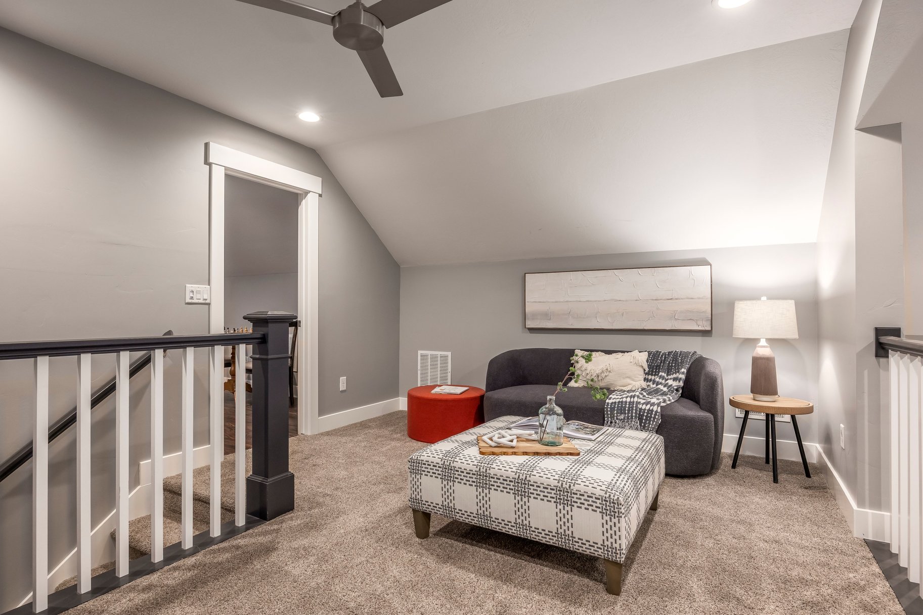  Beautiful Craftsman Rambler With Basement Apartment, Sports Pool and Pool House - 物件實景