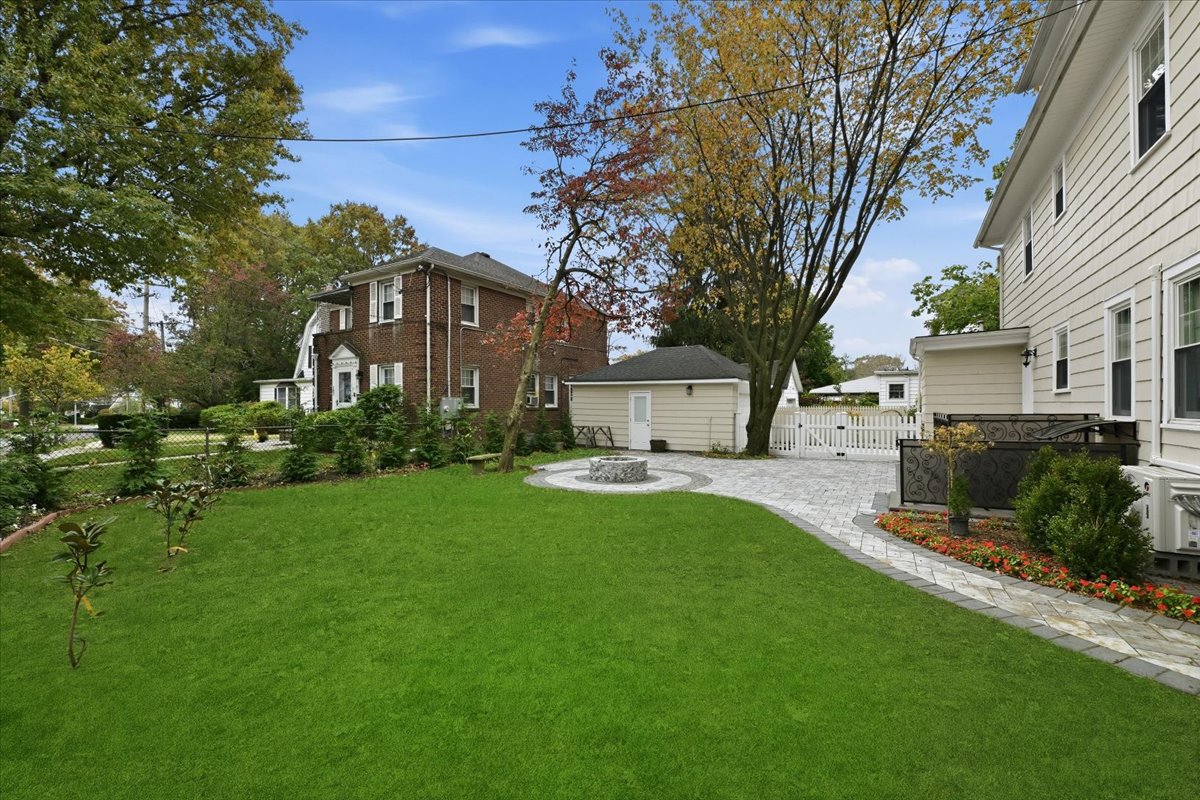 Floral Park, New York, 11001, United States, 4 Bedrooms Bedrooms, ,4 BathroomsBathrooms,Residential,For Sale,1977221