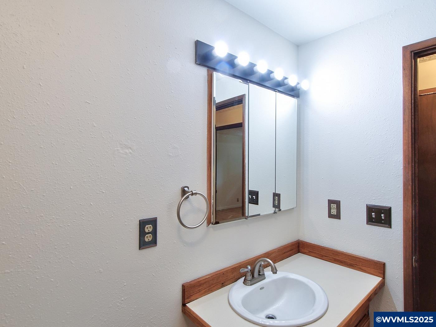 Lincoln City, Oregon, 97367, United States, ,2 BathroomsBathrooms,Residential,For Sale,1878367