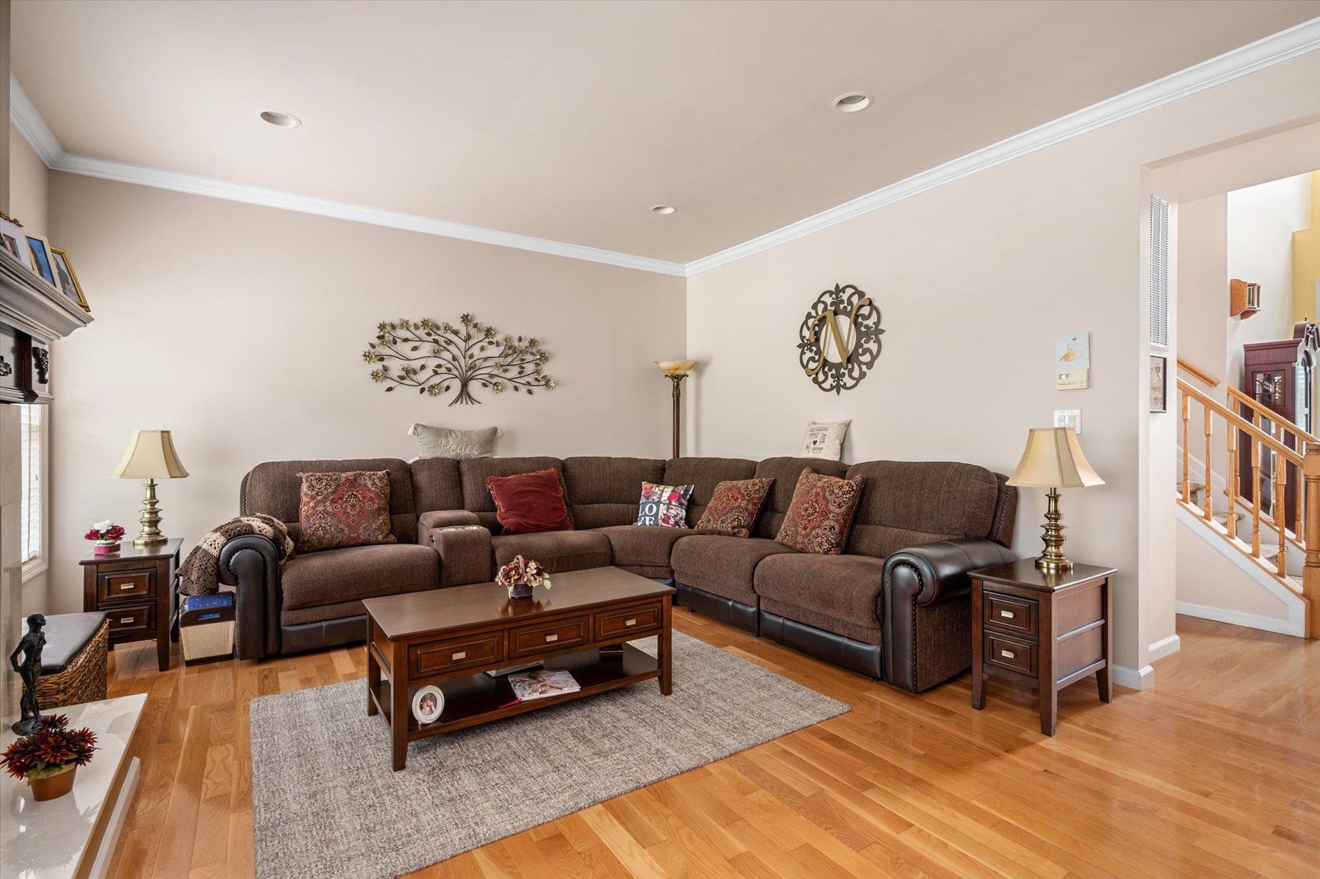 Kings Park, New York, 11754, United States, 3 Bedrooms Bedrooms, ,3 BathroomsBathrooms,Residential,For Sale,1827853
