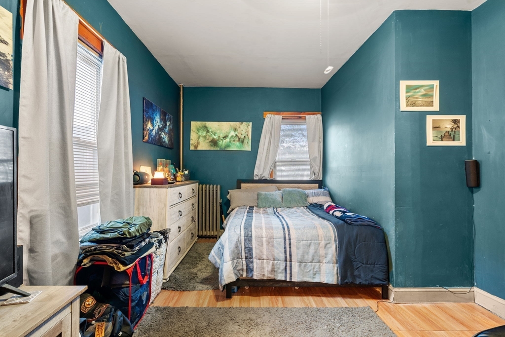 Fall River, Massachusetts, 02720, United States, 6 Bedrooms Bedrooms, ,2 BathroomsBathrooms,Residential,For Sale,1994928