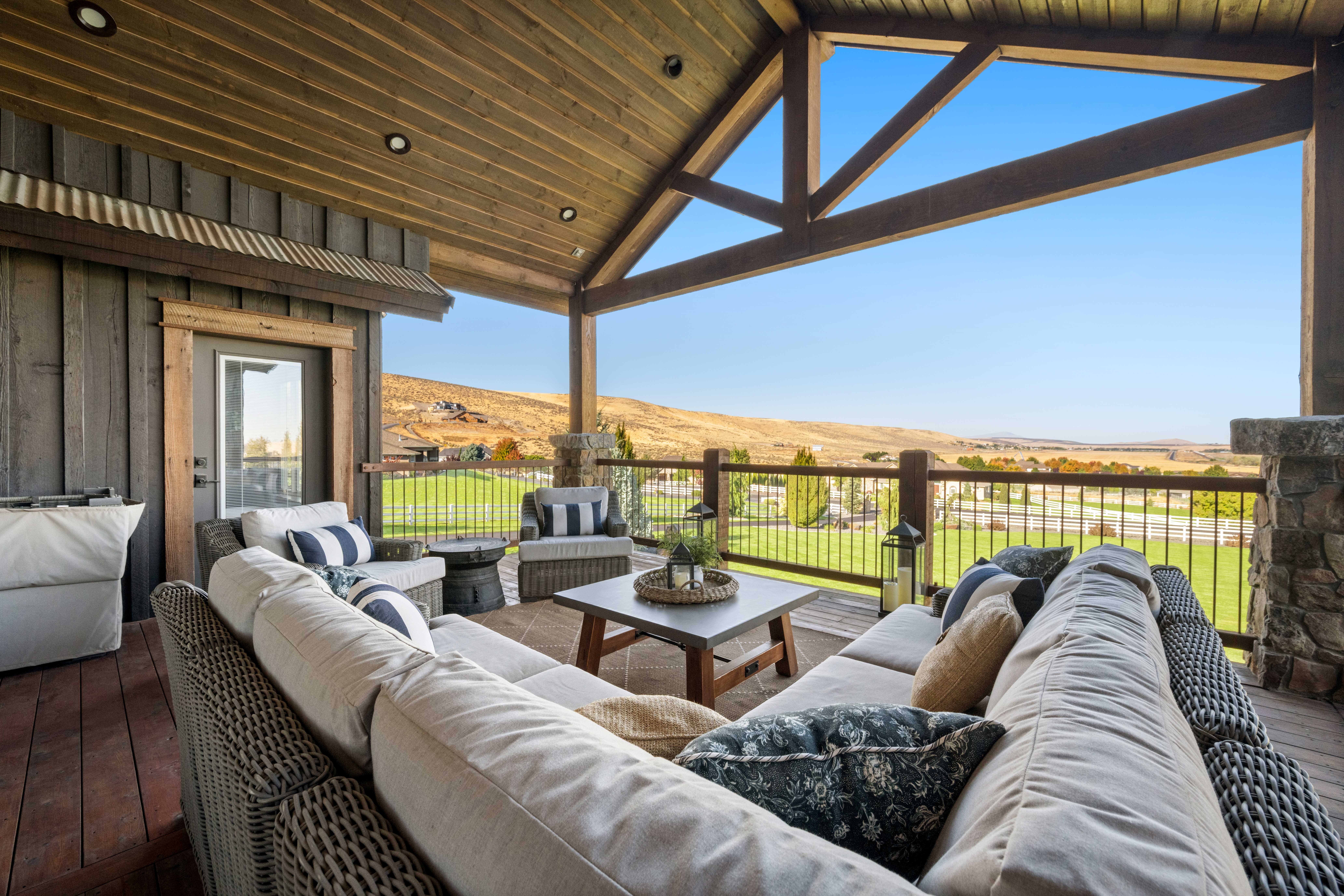  Views 6 Car Garage, Luxury Estate on 4 acres. - 物件實景