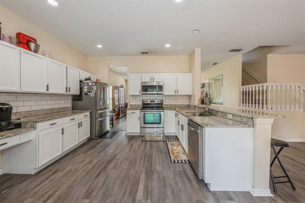 Longwood, Florida, 32750, United States, 6 Bedrooms Bedrooms, ,4 BathroomsBathrooms,Residential,For Sale,1896627