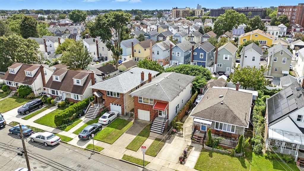Floral Park, New York, 11001, United States, 3 Bedrooms Bedrooms, ,3 BathroomsBathrooms,Residential,For Sale,1928603