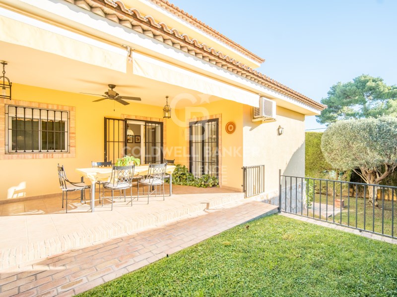 Valencia, Paterna, La Ca?ada Valencia, Paterna, La, Paterna, Comunidad Valenciana, ES, 5 Bedrooms Bedrooms, ,3 BathroomsBathrooms,Residential,For Sale,Valencia, Paterna, La Ca?ada Valencia, Paterna, La,1672423