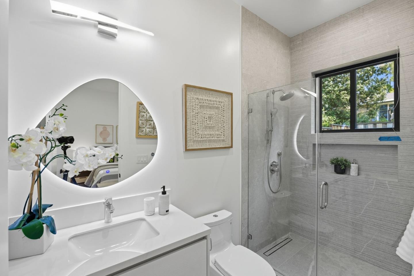 Menlo Park, California, 94025, United States, 6 Bedrooms Bedrooms, ,7 BathroomsBathrooms,Residential,For Sale,1947482