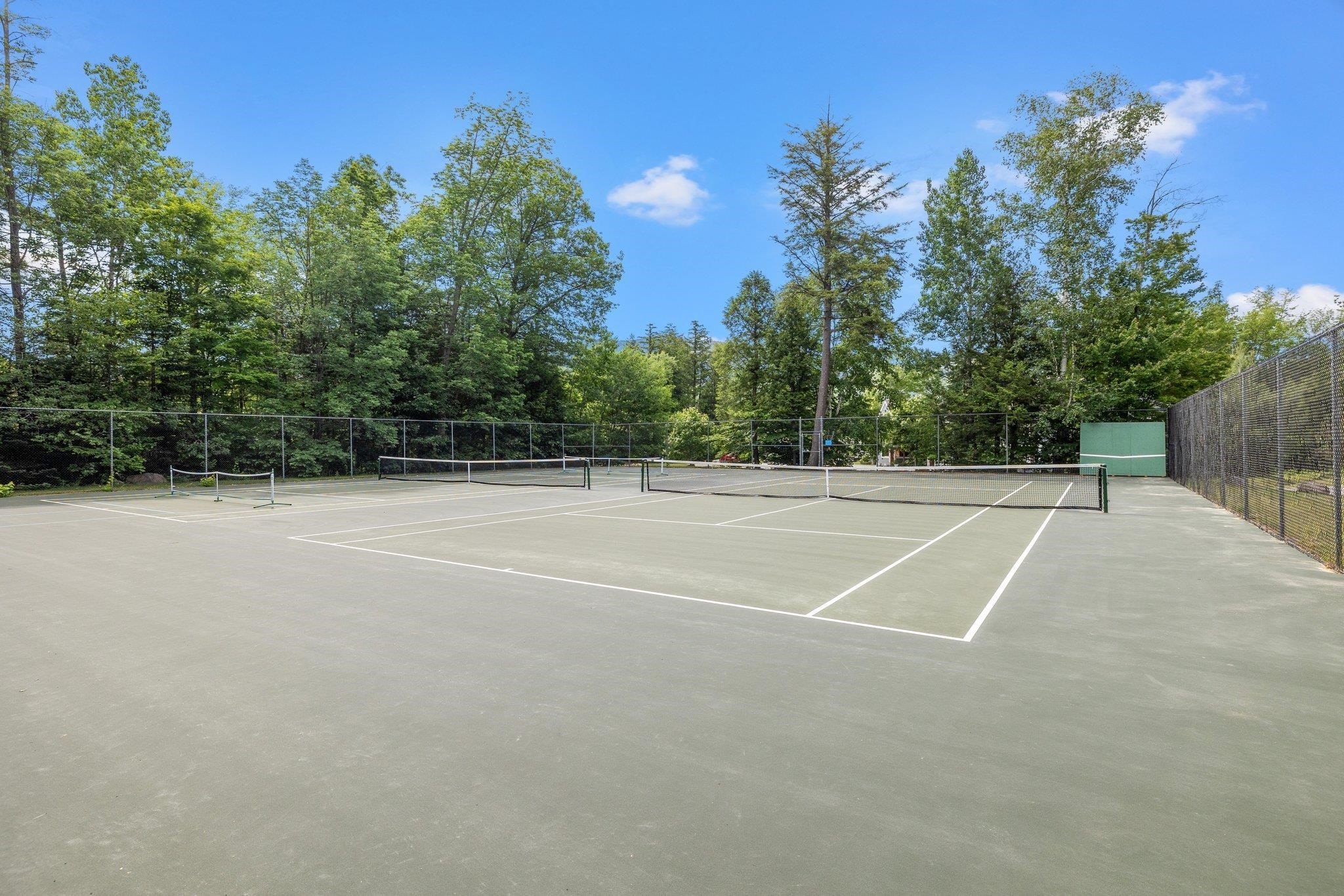Lincoln, New Hampshire, 03251, United States, 4 Bedrooms Bedrooms, ,4 BathroomsBathrooms,Residential,For Sale,1915256
