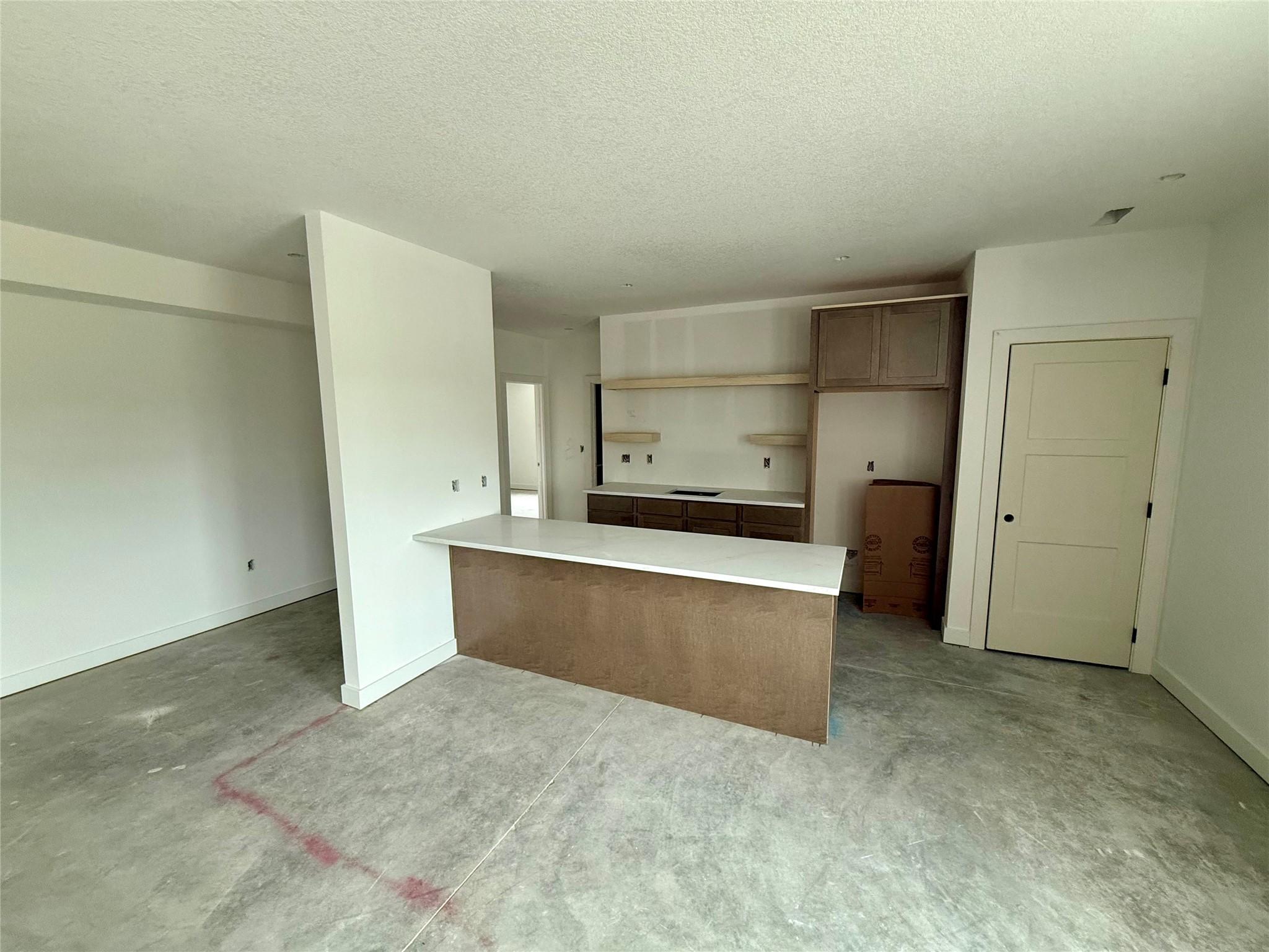 Urbandale, Iowa, 50111, United States, 4 Bedrooms Bedrooms, ,3 BathroomsBathrooms,Residential,For Sale,1872106
