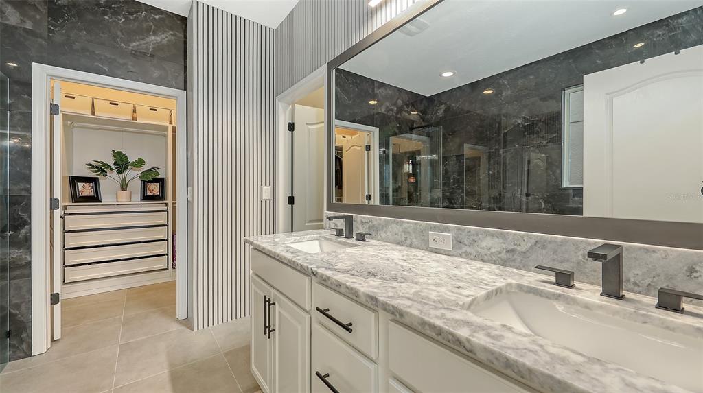 Sarasota, Florida, 34243, United States, 5 Bedrooms Bedrooms, ,4 BathroomsBathrooms,Residential,For Sale,1927282